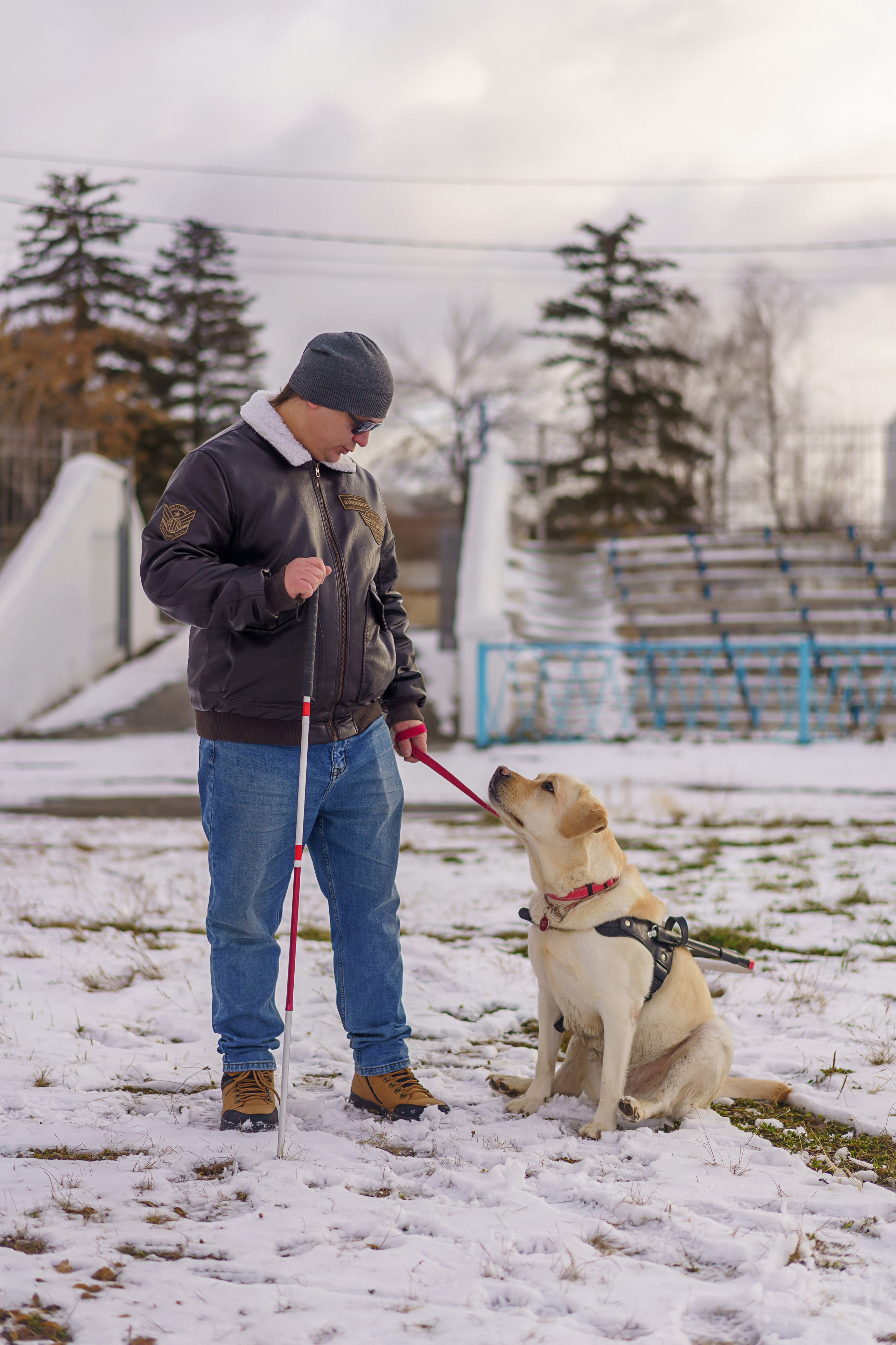 Юрий и собака-поводырь Ямал. Фотограф Челябинск · Ольга Серебрякова