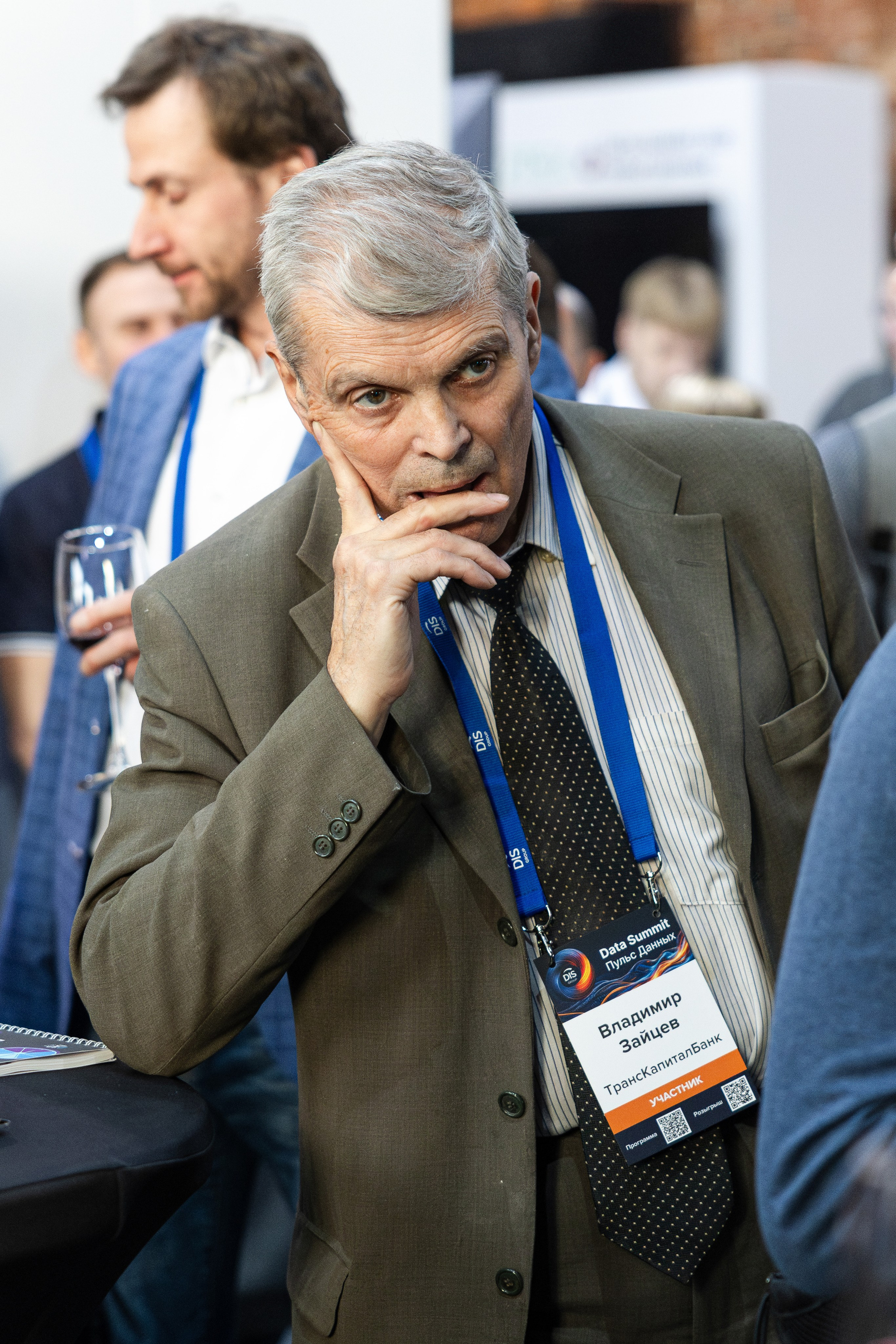 Data Summit 2025 (1). Свадебный репортажный фотограф в Москве