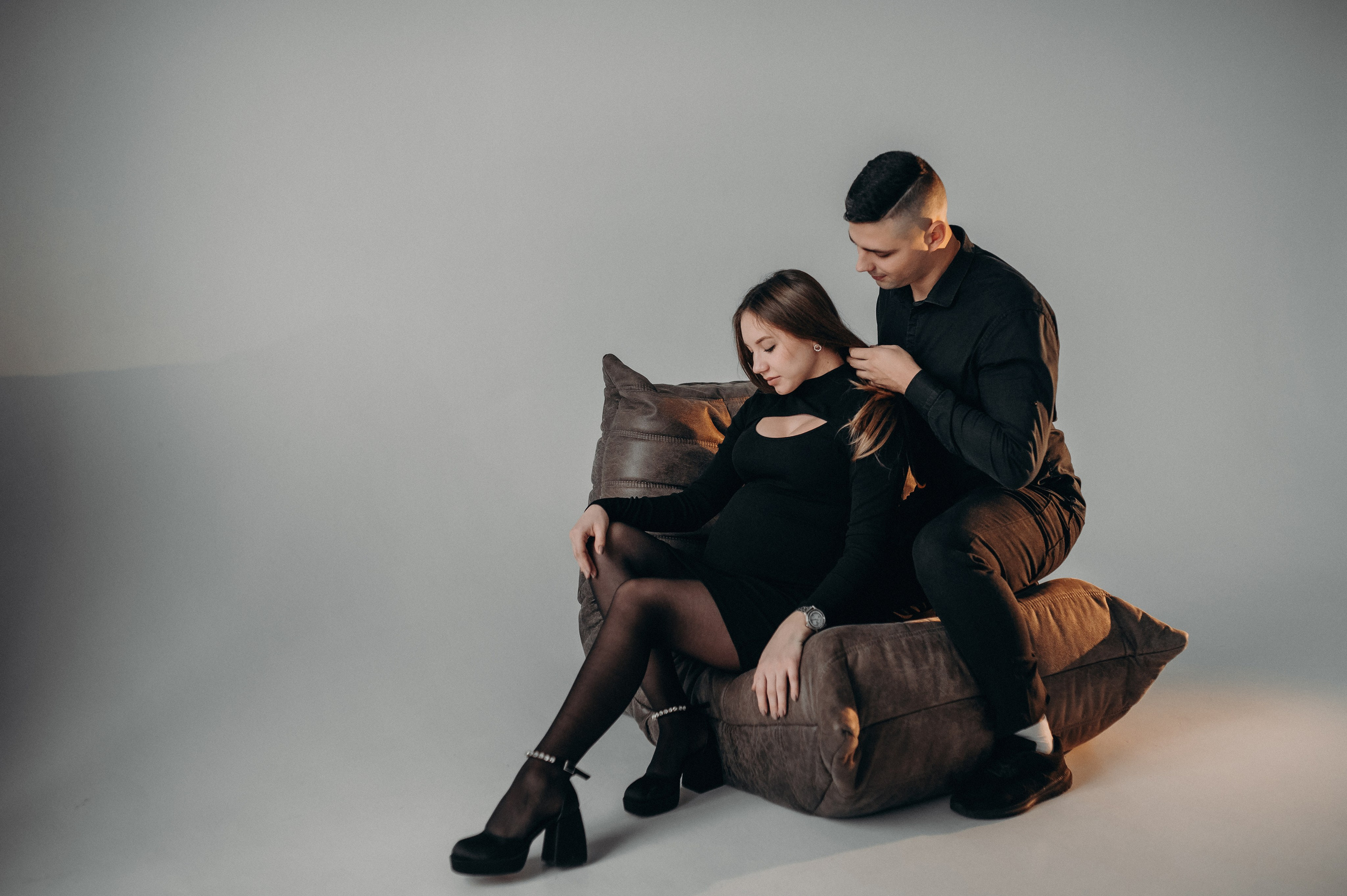 Съемка беременности в студии. Главная