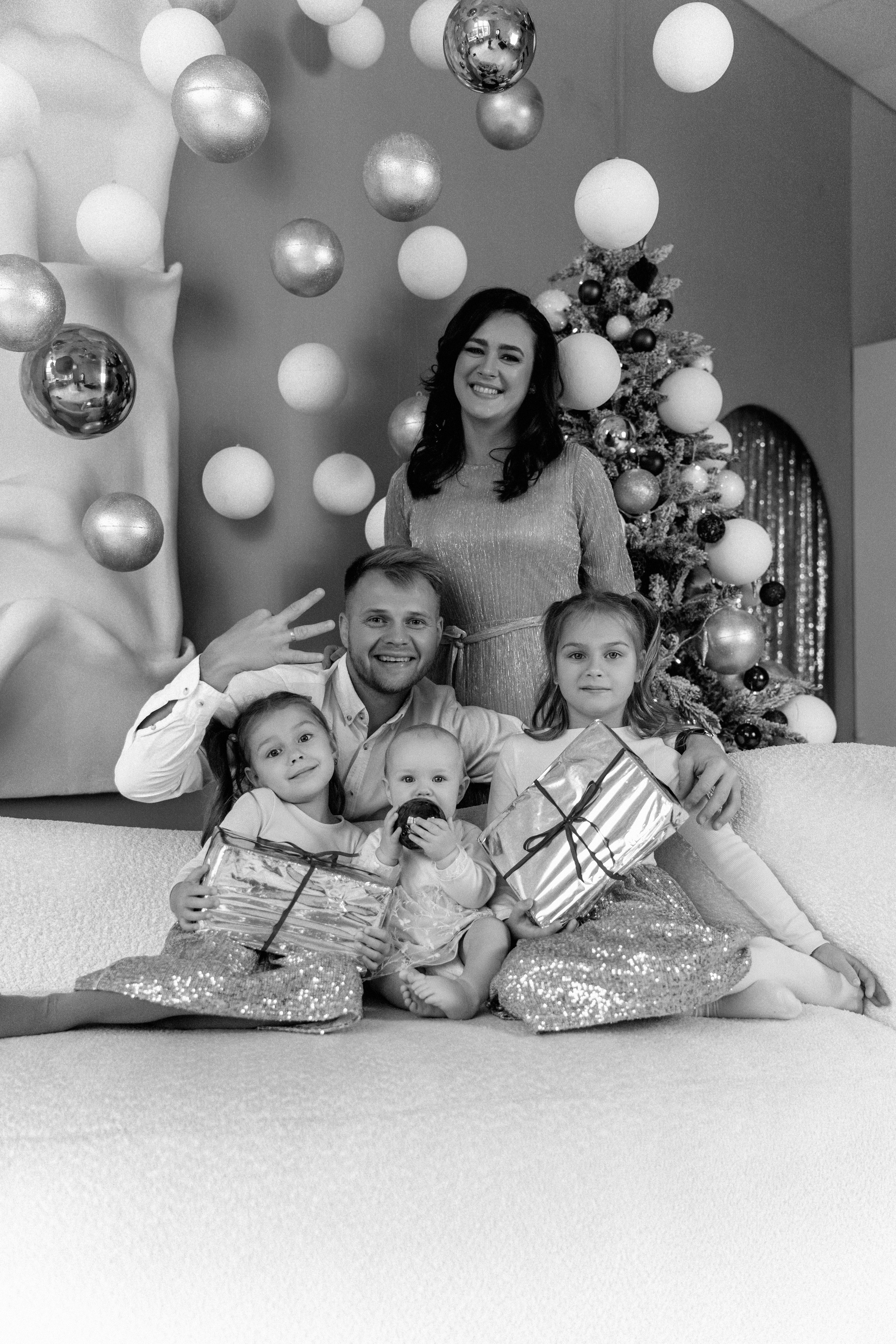 Новогоднее волшебство большой дружной семьи. Ваш семейный фотограф в Минске — Вика Трегубова