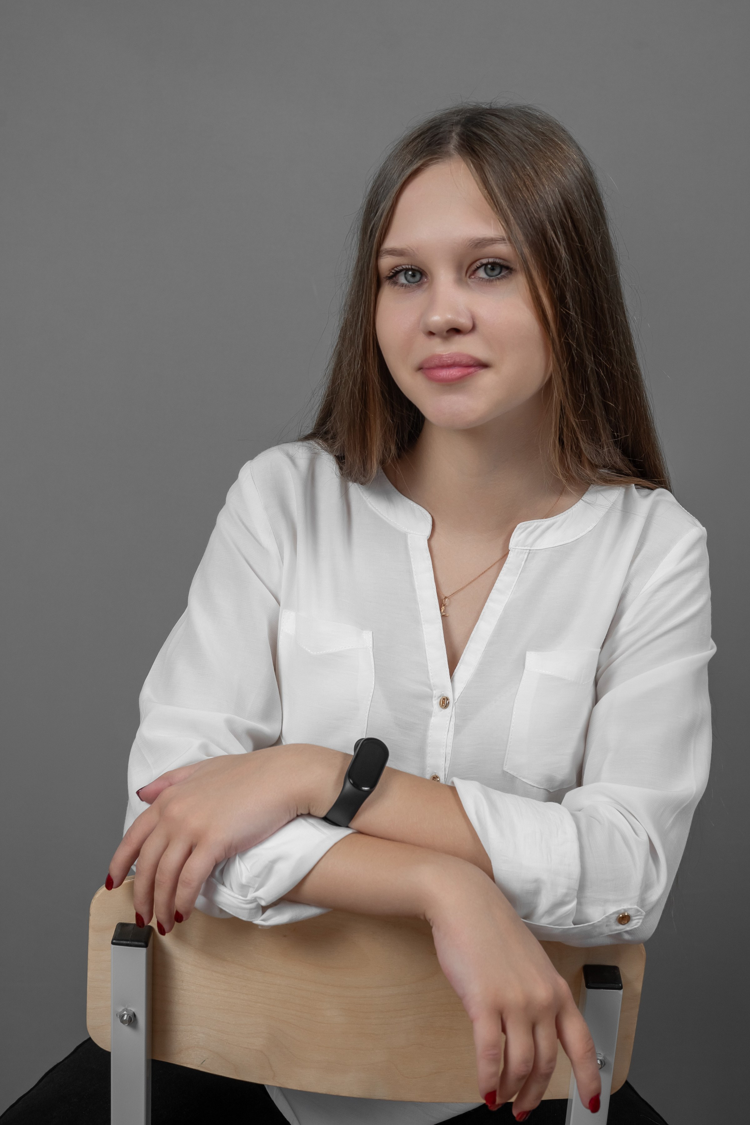 Портреты на сером  фоне. Ольга Плаксина фотограф в Саратове