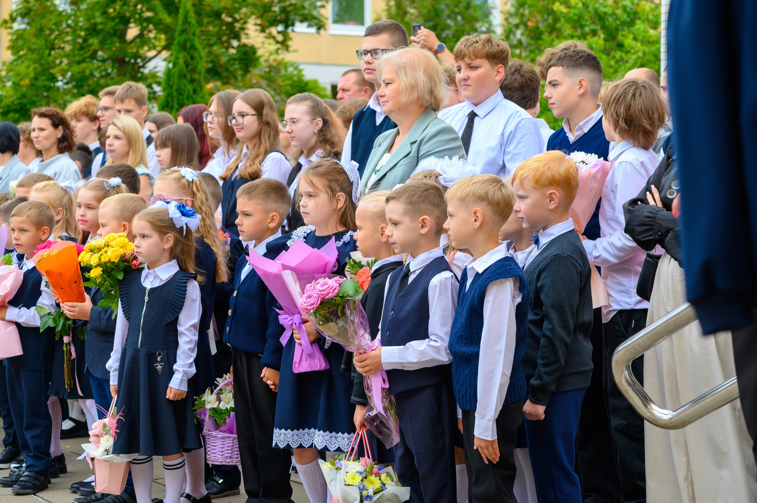 Вот звучит первый звонок, перед этим долгое приготовление к новому этапу в жизни, Яромир идет в школу. Фотоуслуги, услуги фотографа, фотографирование важных событий