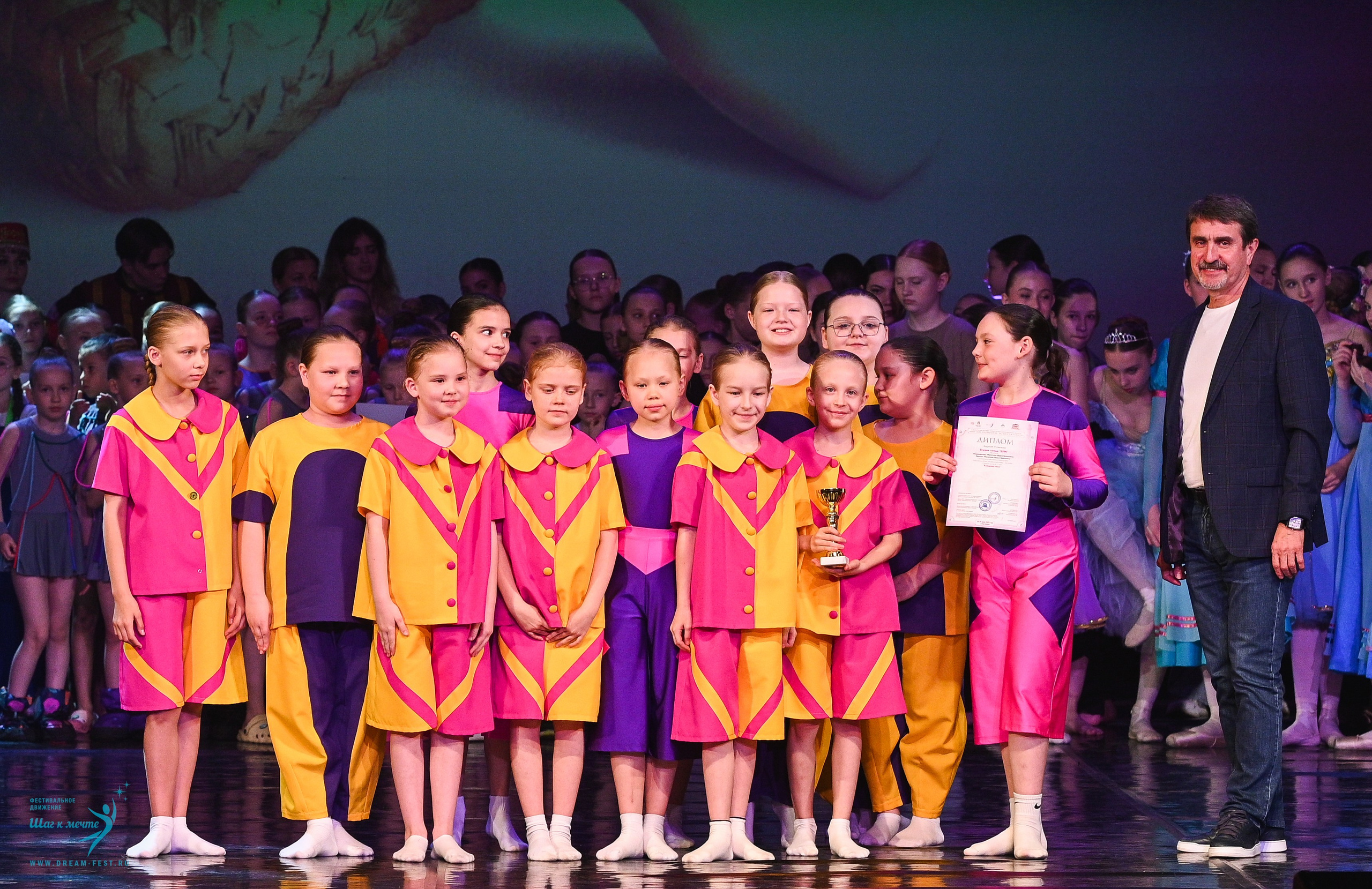 24.05.2025 «Мир под названием — Искусство танца» Фестивальное движение «Шаг к мечте» г. Кострома. Медиастудия Фото Концепт