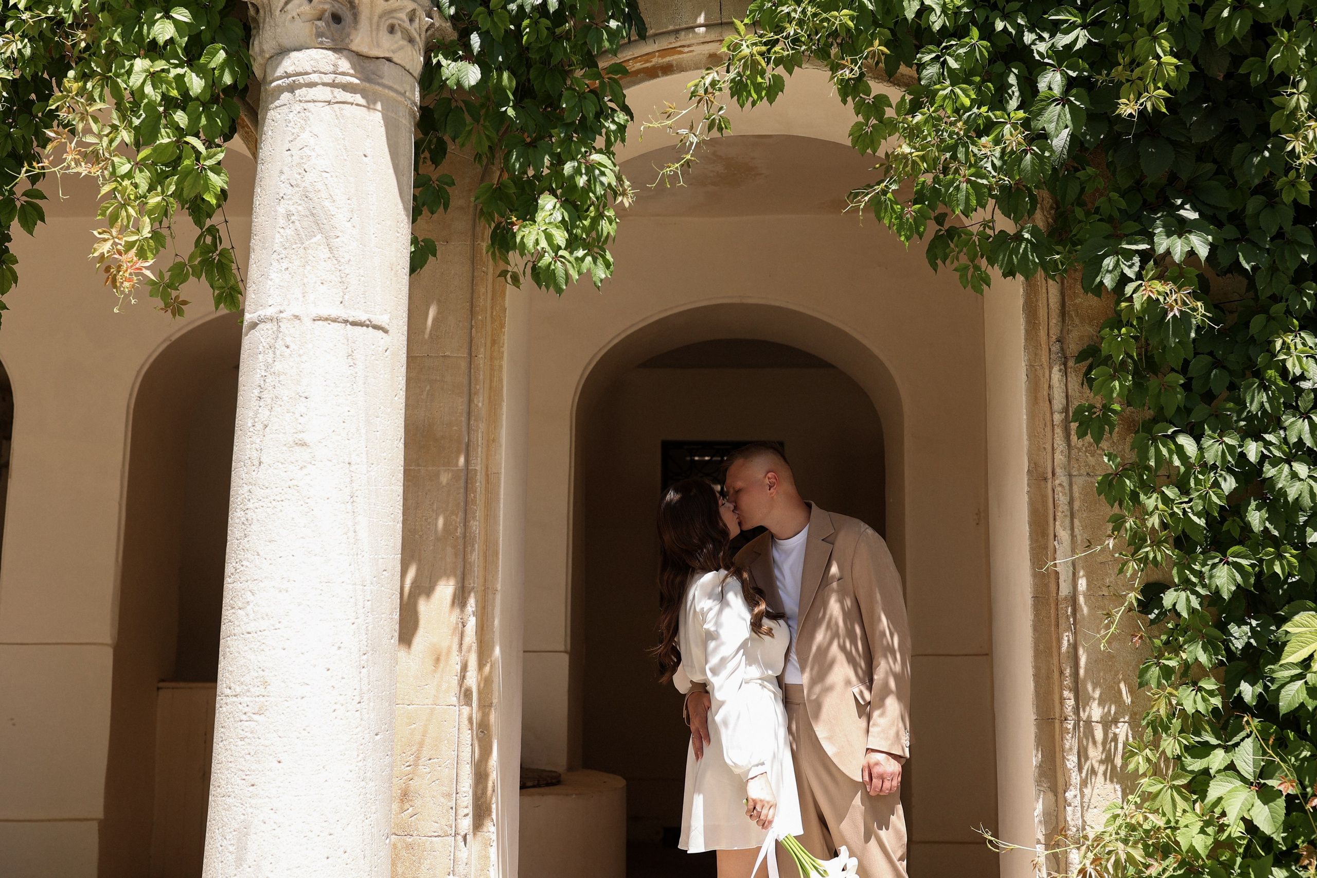 Роспись и прогулка в старом Херсонесе. Фотограф в Севастополе и Крыму Артем Волобуев