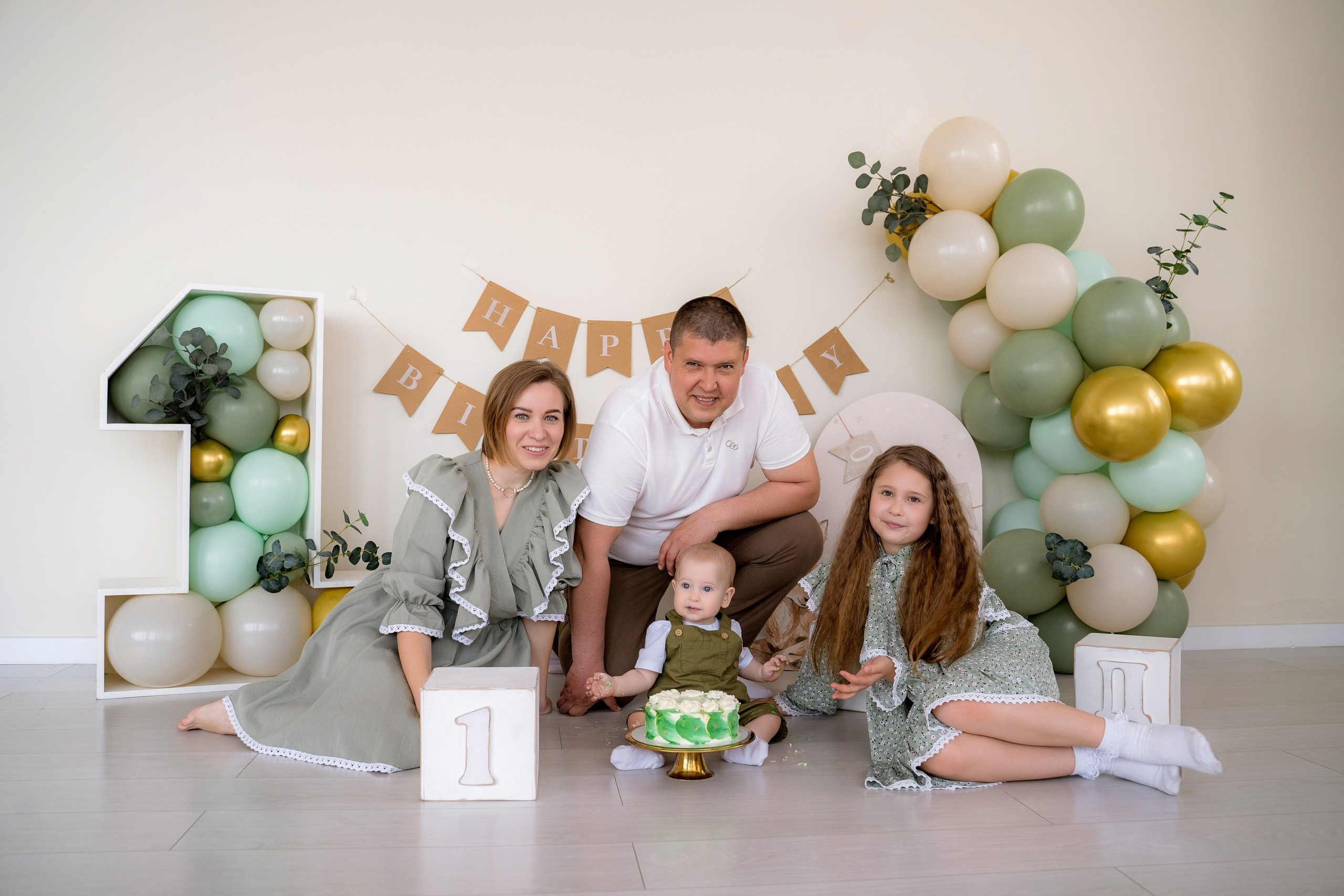 Фотосессия Cake Smash. Фотостудия Малина в городе Улан-Удэ. Фотограф Ирина Жарникова