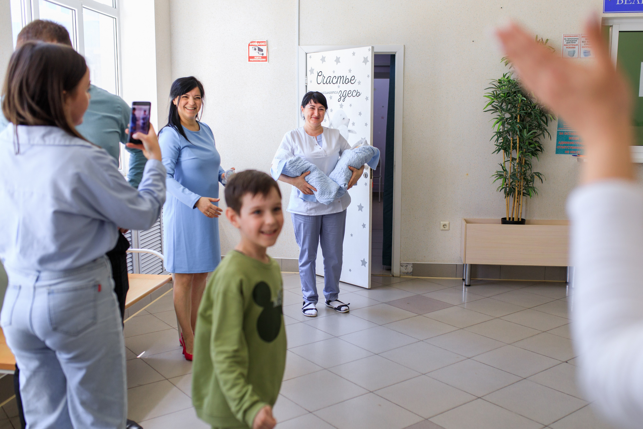 Съемка выписки из роддома. Фотограф в Уфе Ирина Идрисова