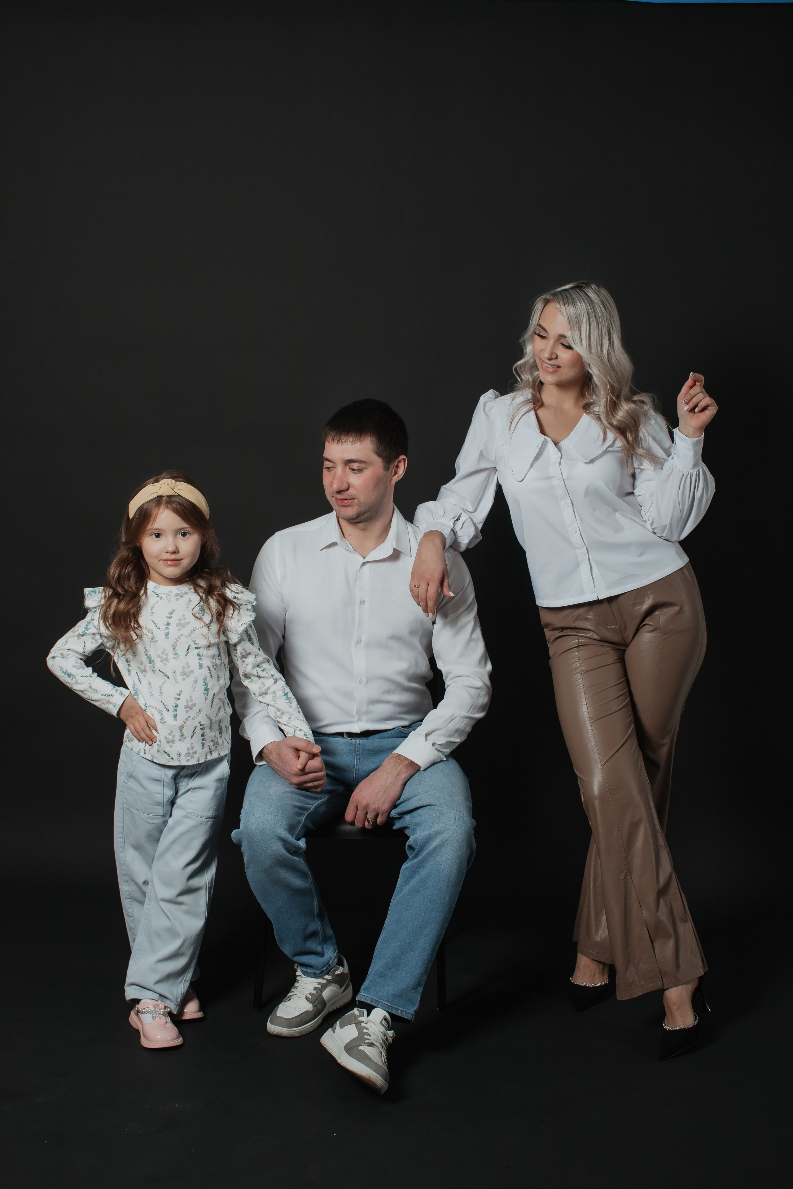 Александр, Ксения и Алина. Фотограф Arina Elatova