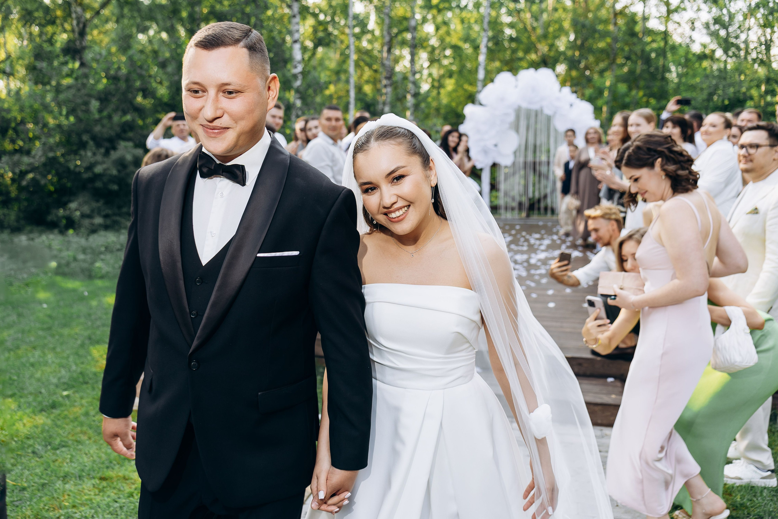 свадебная фотосессия на фотозоне. Свадебный фотограф Казань