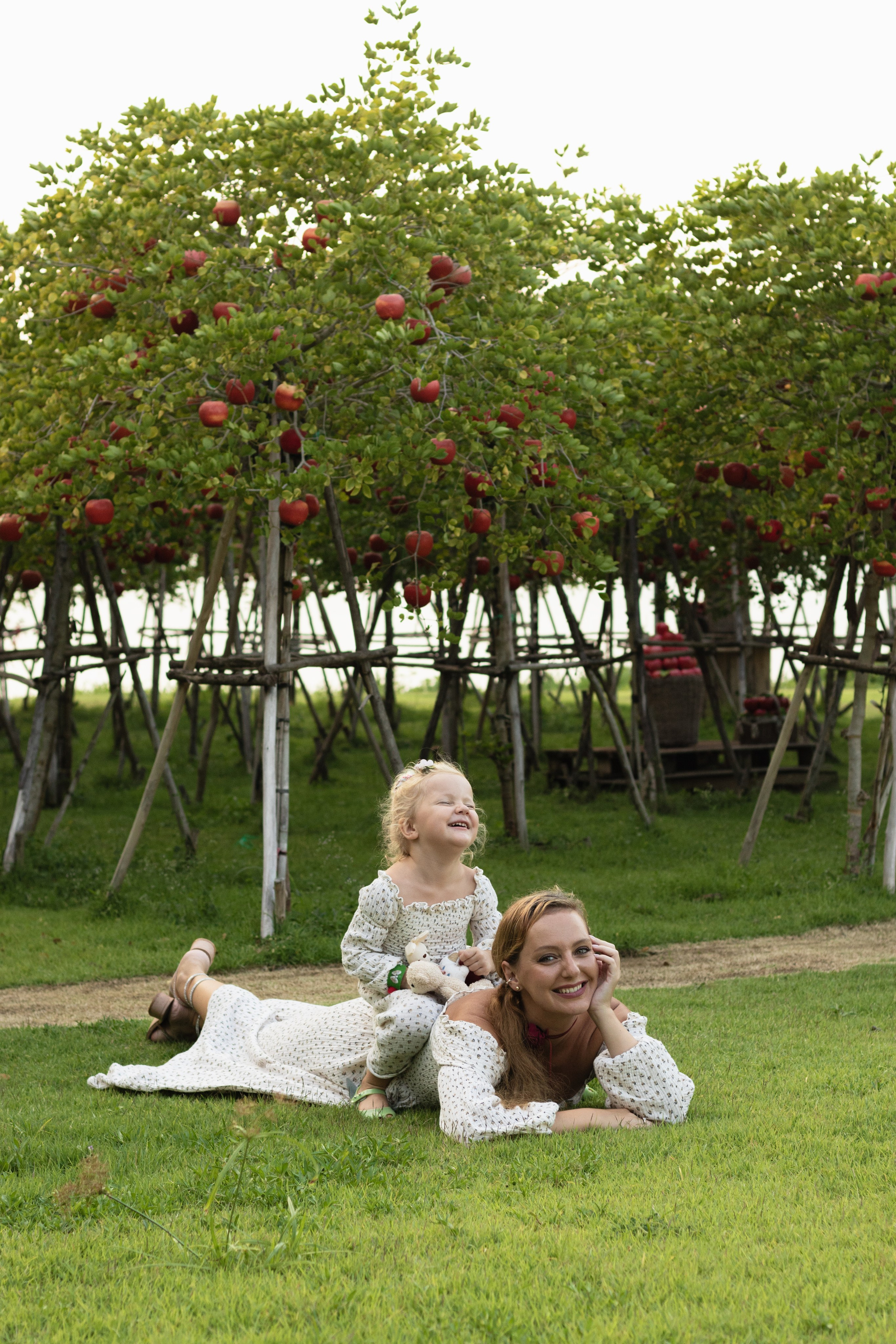 Anna and Maria. Portrait photographer in Thailand