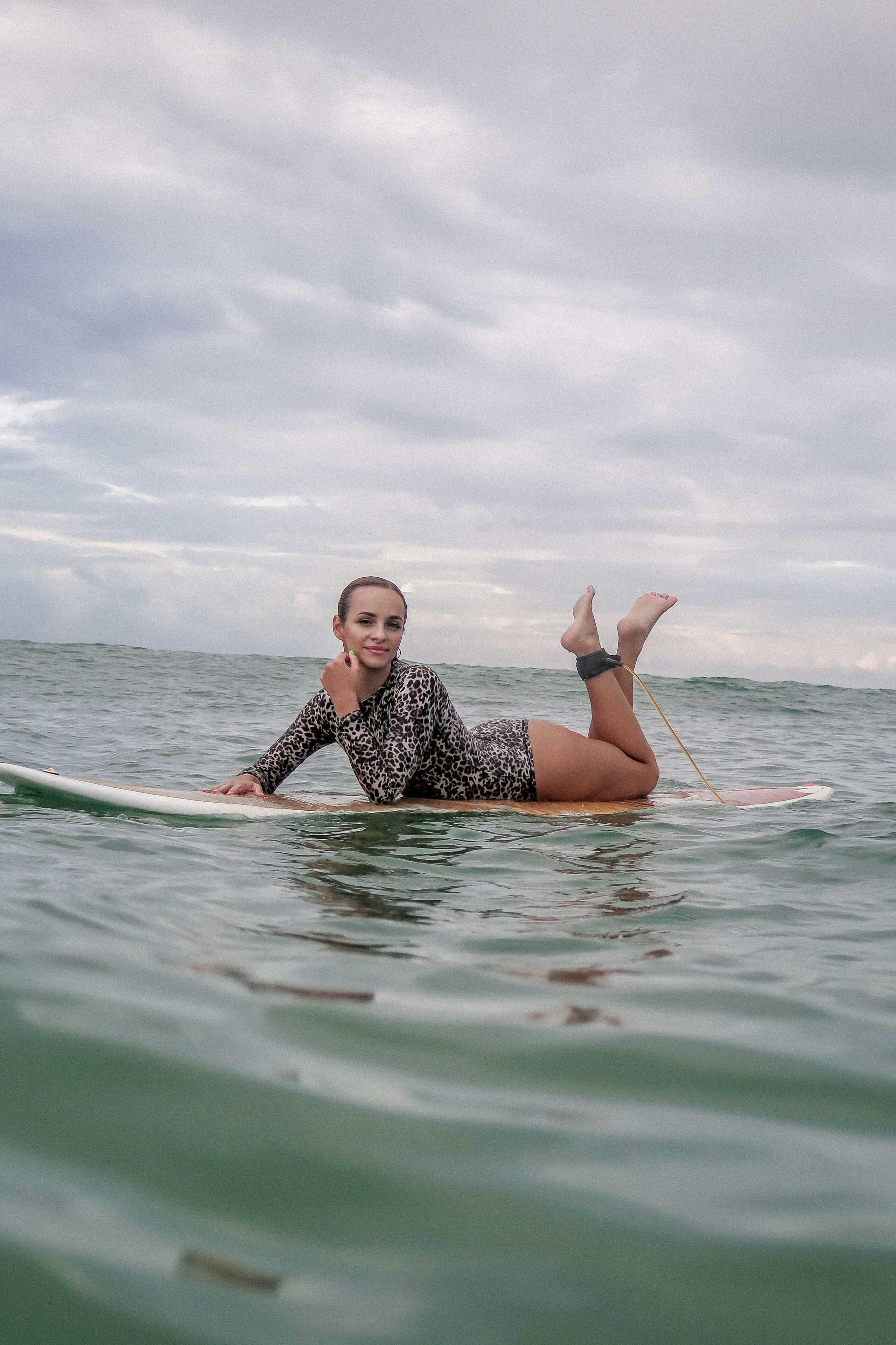 Сексуальная серф-фотосессия в Велигаме | Девушка на волнах. Фотограф на Шри-Ланке