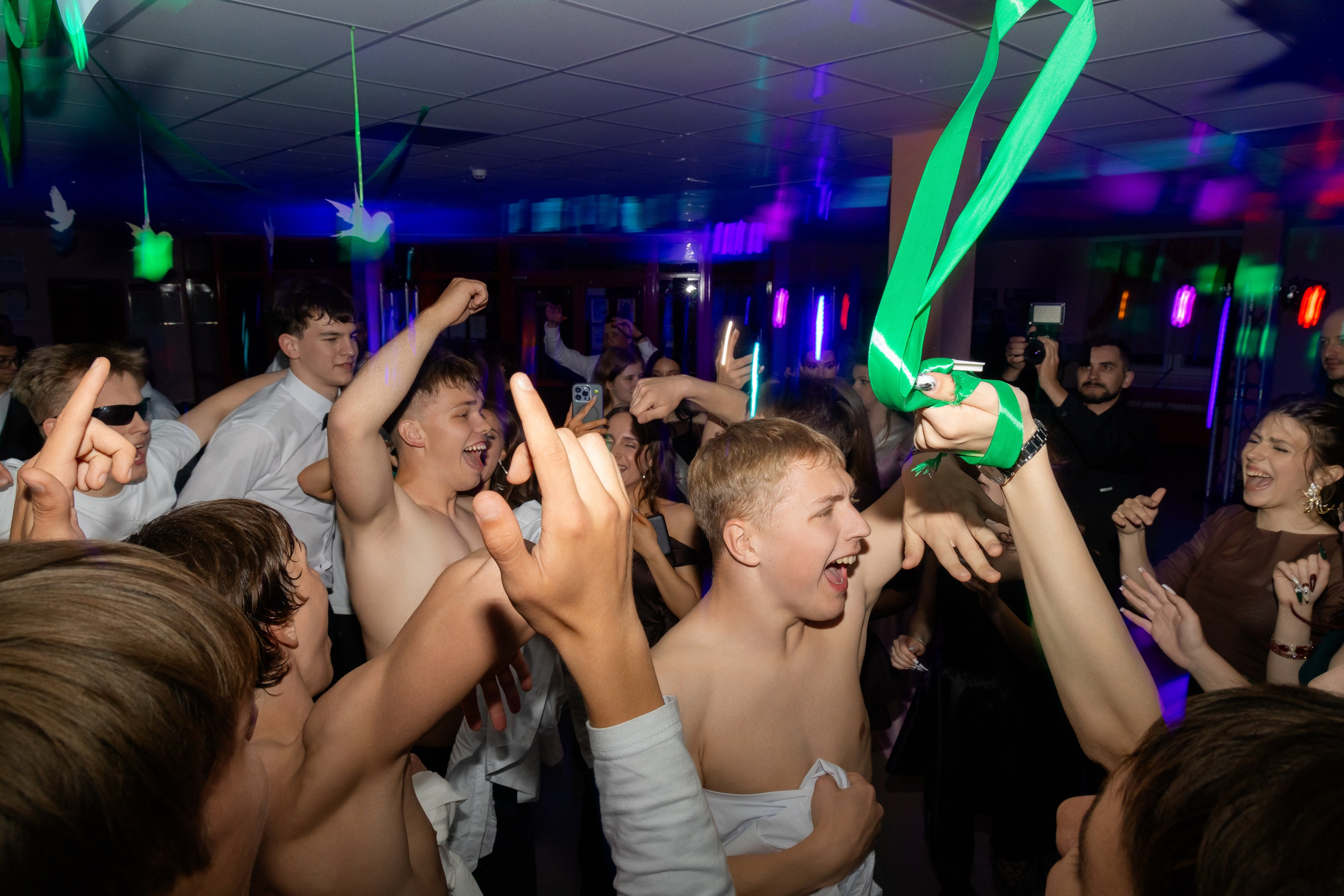 Школьный выпускной 2025 год в Минске, Беларуси. Свадебный фотограф в Минске/Беларуси Сергей Спиридонов