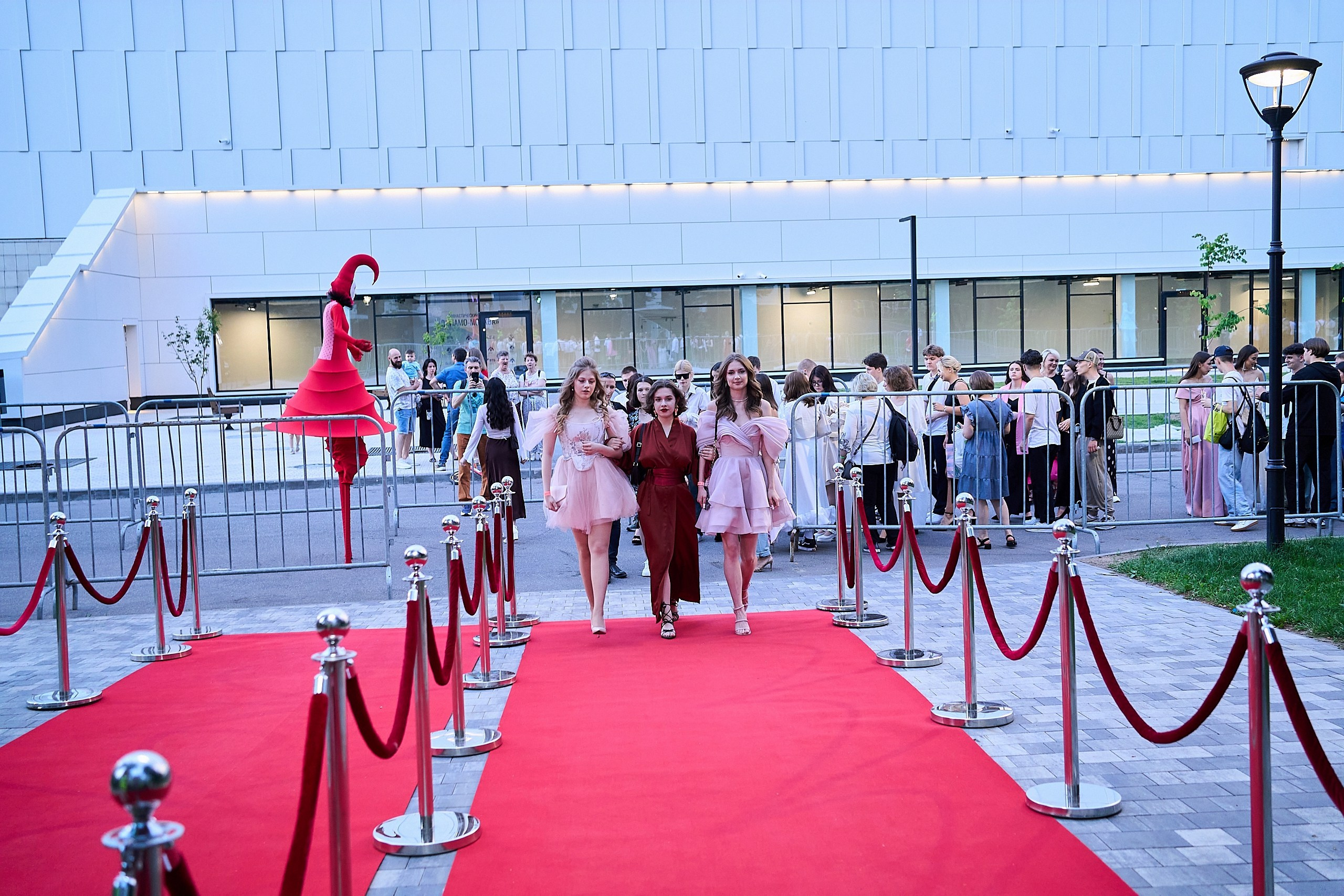 Выпускной 2024 концертный зал Академия ВТБ. Фотограф и Видеограф в Москве. Олег Корушев