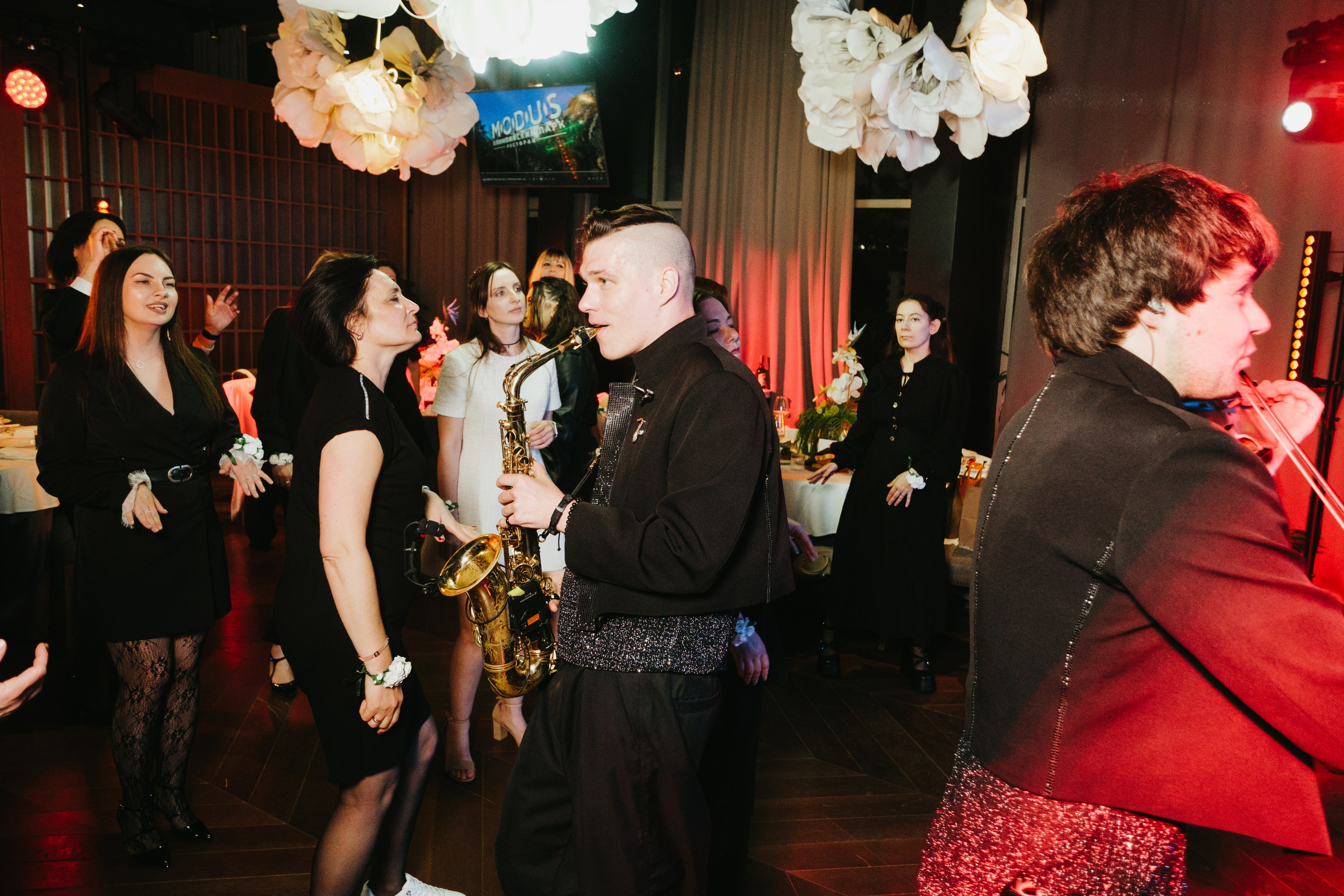 Корпоратив в Сириусу (Адлер) 10 лет компании. Свадебный фотограф Денис Ожигин в Краснодаре и крае. Эмоциональная и стильная съемка вашего дня