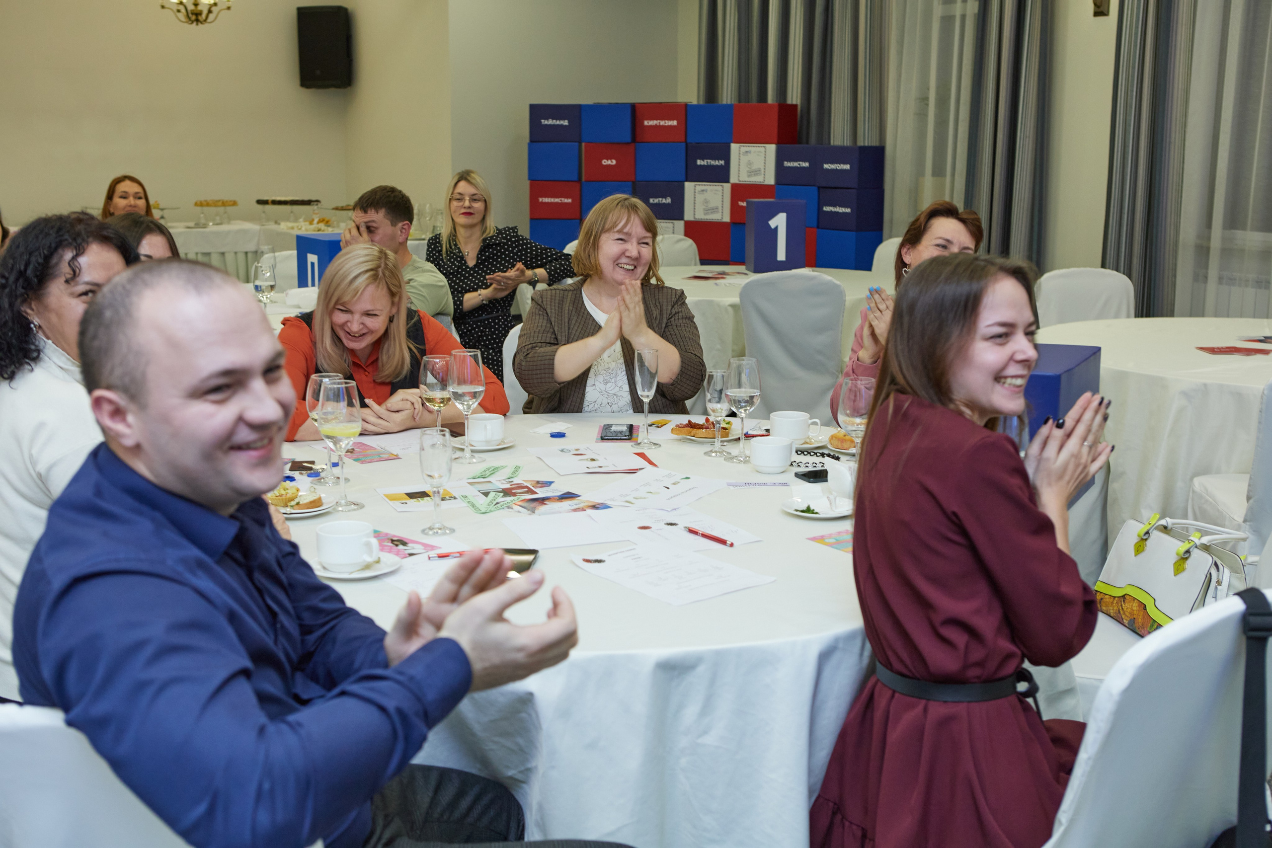 Бизнес-игра «Экспортное казино», центр «Мой Бизнес». Контент-фотограф в Абакане Наталья Нагибина