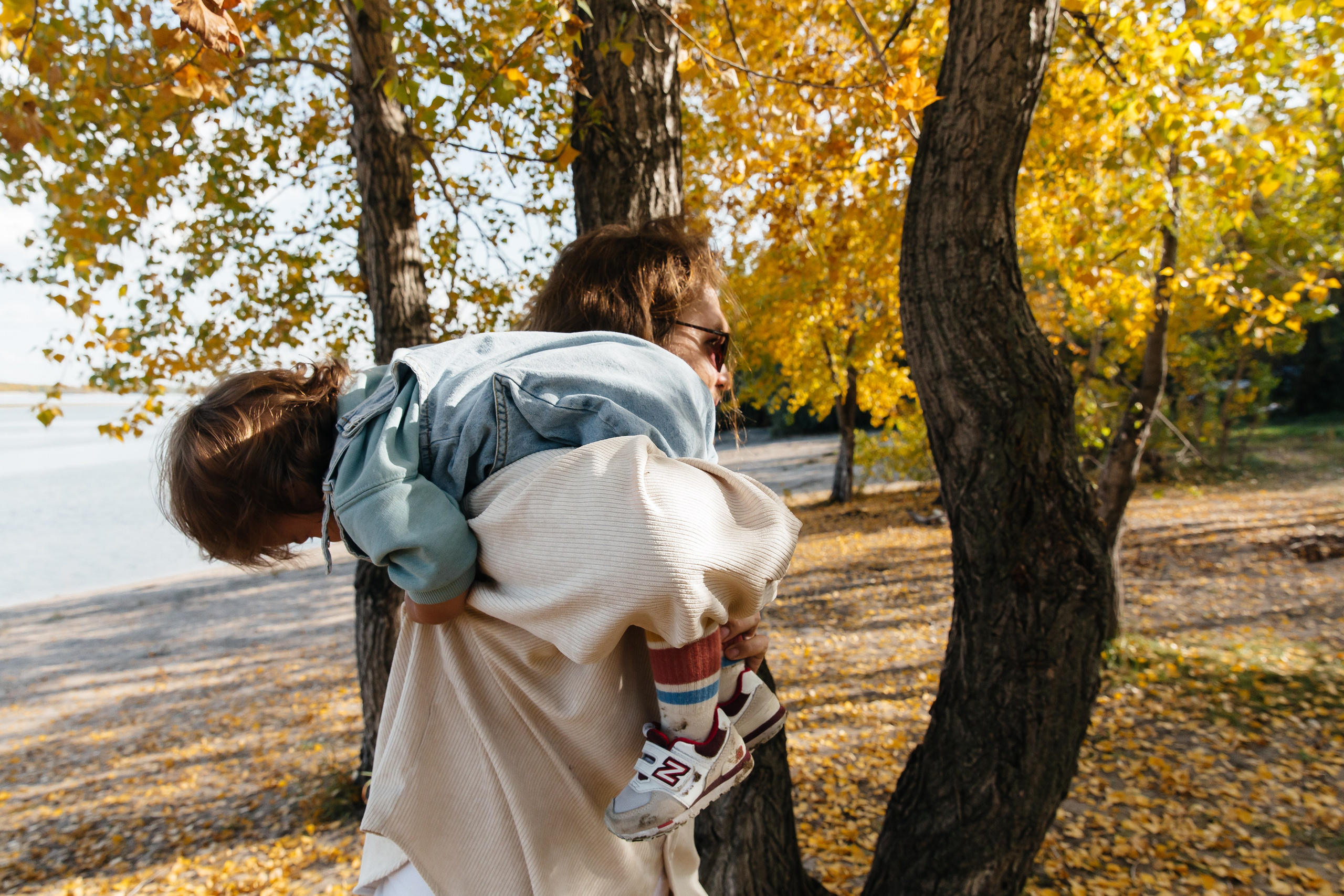 Выманивает из квартир природа нас на выходные. Осенний лес — особый мир. Ведут тропинки потайные…. Душевный фотограф Ваших самых ярких событий Марина Погребняк