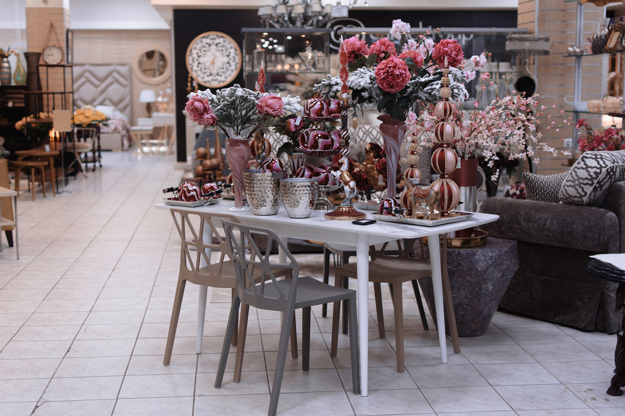 Сеть магазинов «Милано» празднует свое 23 летие. Evgeniy Roslov