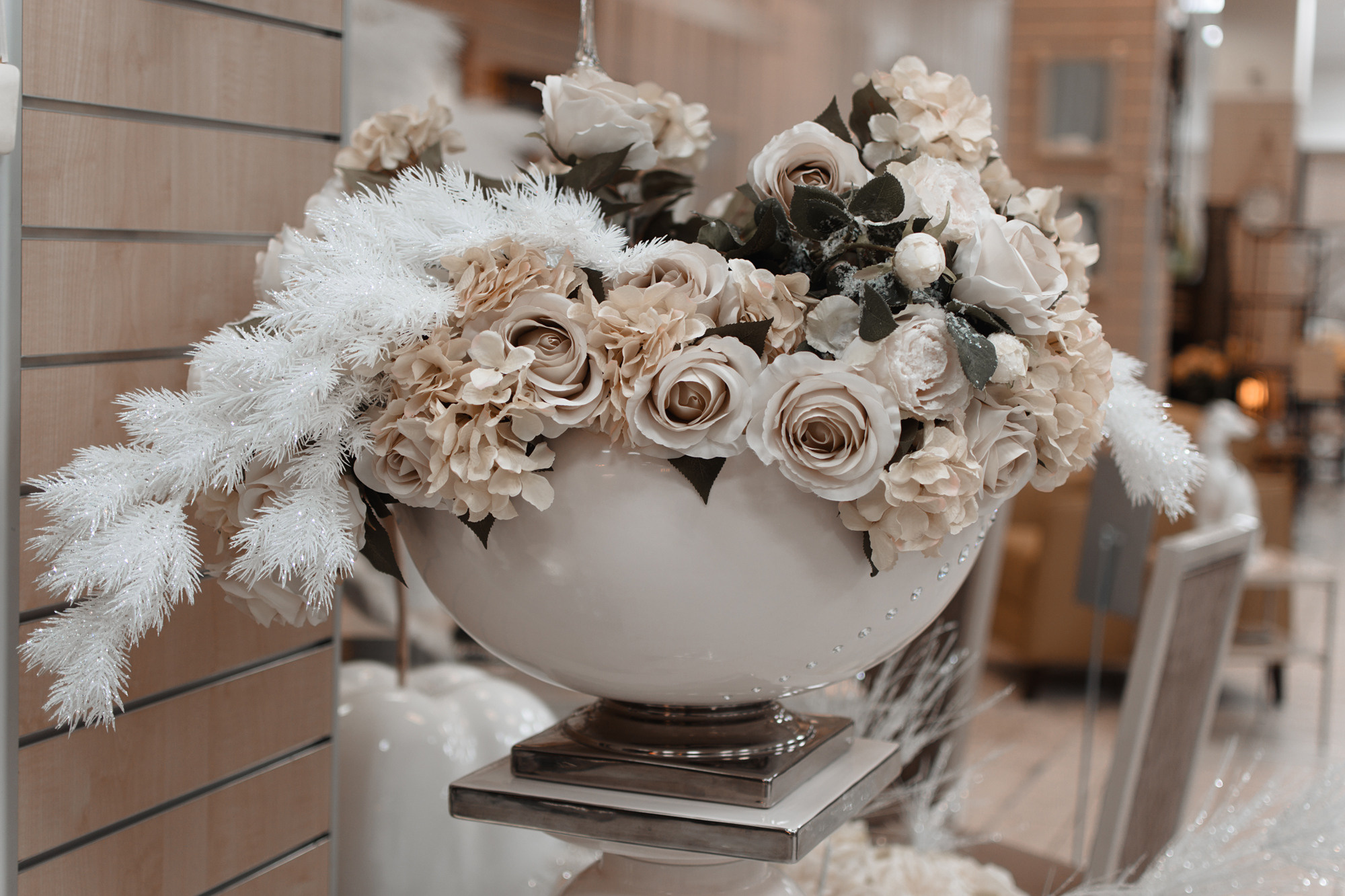 Сеть магазинов «Милано» празднует свое 23 летие. Evgeniy Roslov