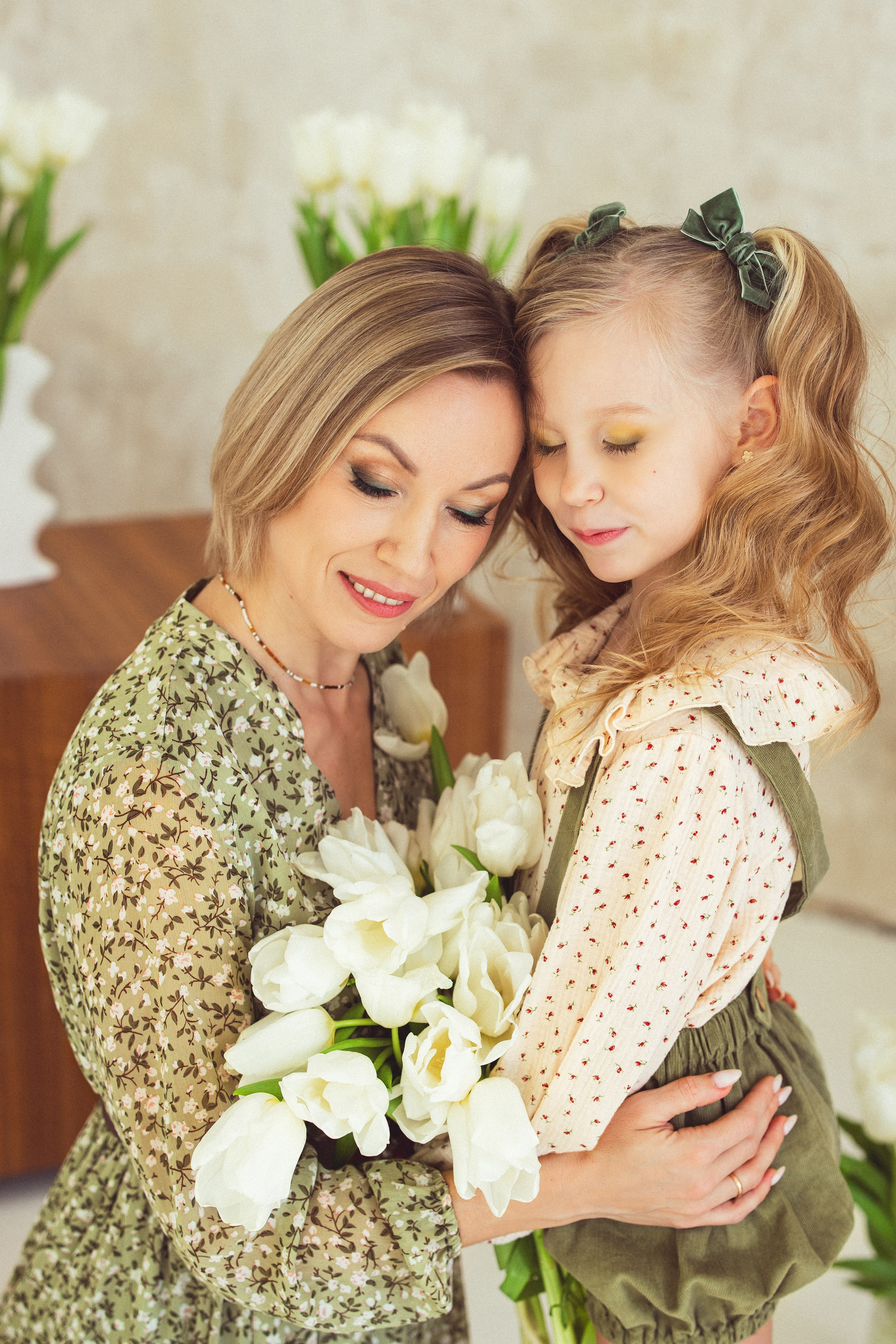 Фотосессия с белыми Тюльпанами, 2024 г. Семейный и детский фотограф в Краснодаре Анна Трашкова