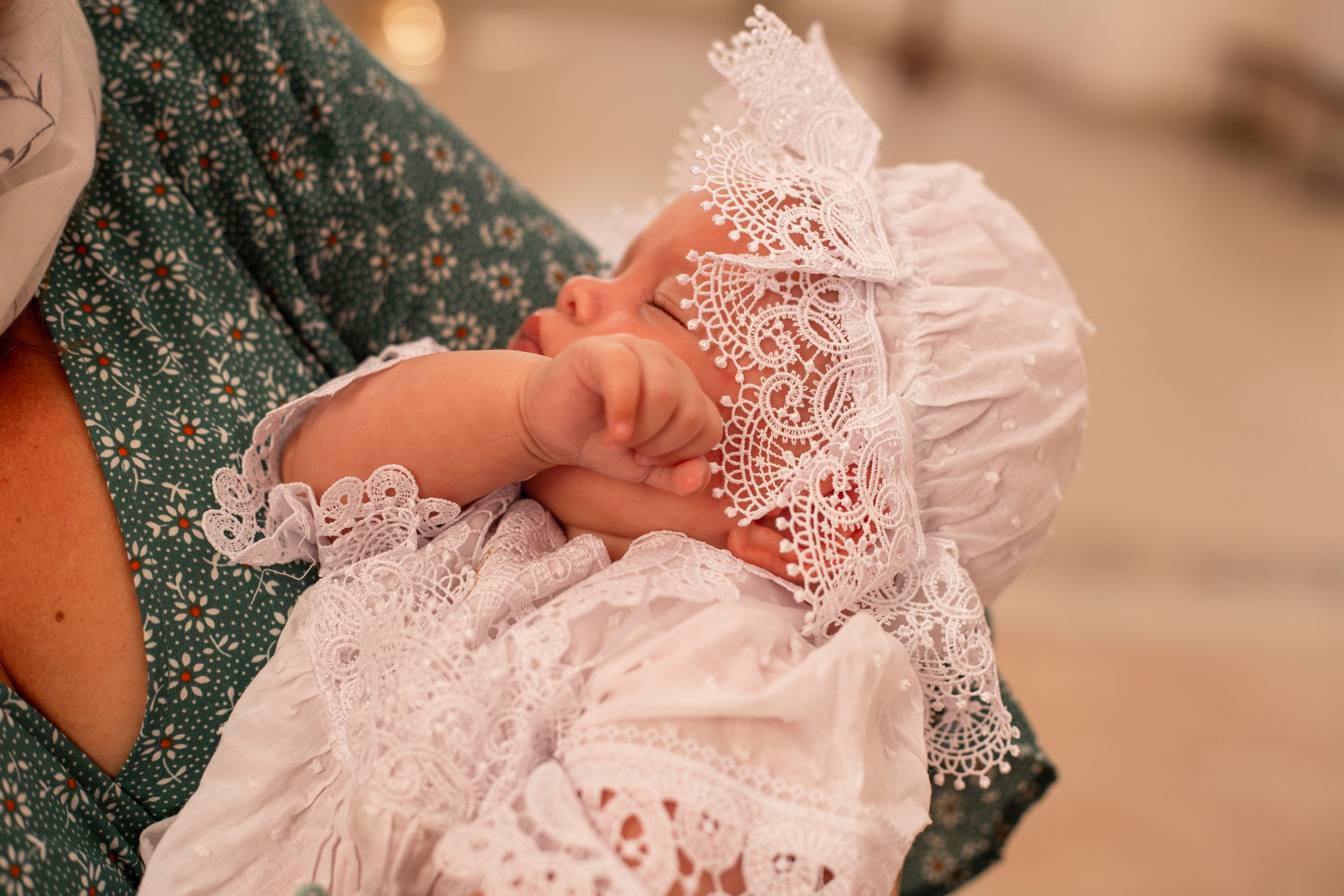 Крещение в храме апостола Симона Кананита в поселке Лоо. Семейный фотограф в Сочи, Лоо, Дагомысе, Вардане Кучумова Олеся