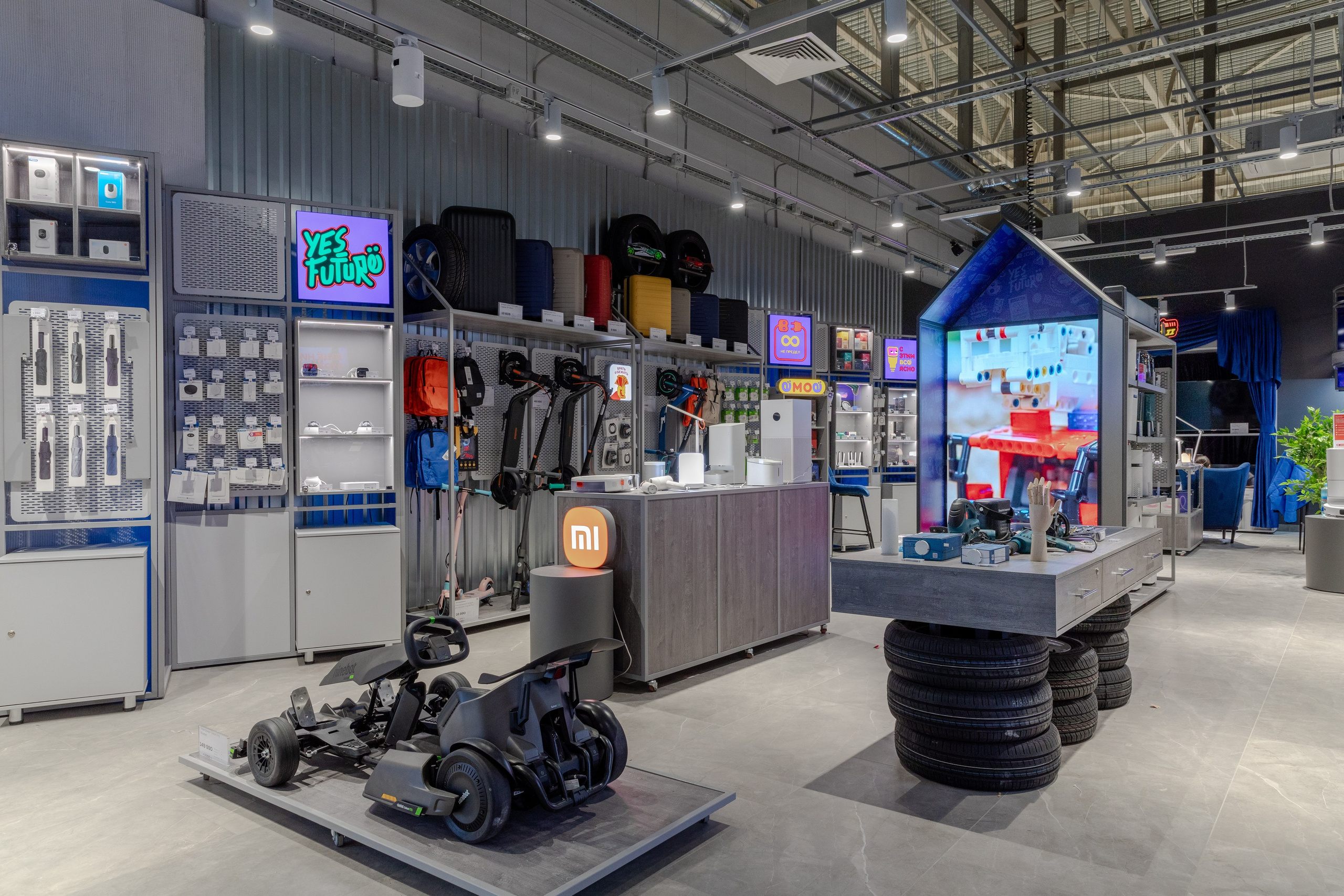 Интерьерная фотосъемка магазина ВСЁСМАРТ - магазин умных гаджетов. Интерьерный фотограф в Сочи Владислав Нагин