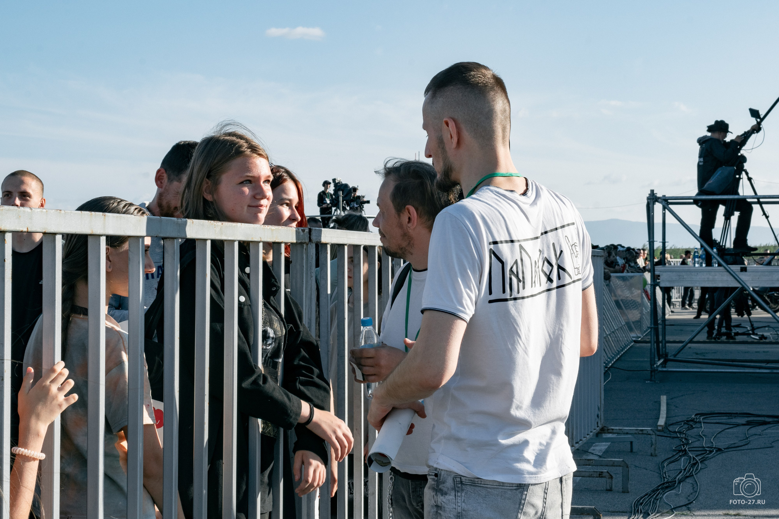 Антон Курдюмов фотограф в Хабаровске Рина Курдюмова фото27 foto27 Антон Дорофеев репортажный репортаж документалист Тони и Рина фотосоздатели ПаПаРоК Рок над Амуром 2024 фестиваль Хабаровск