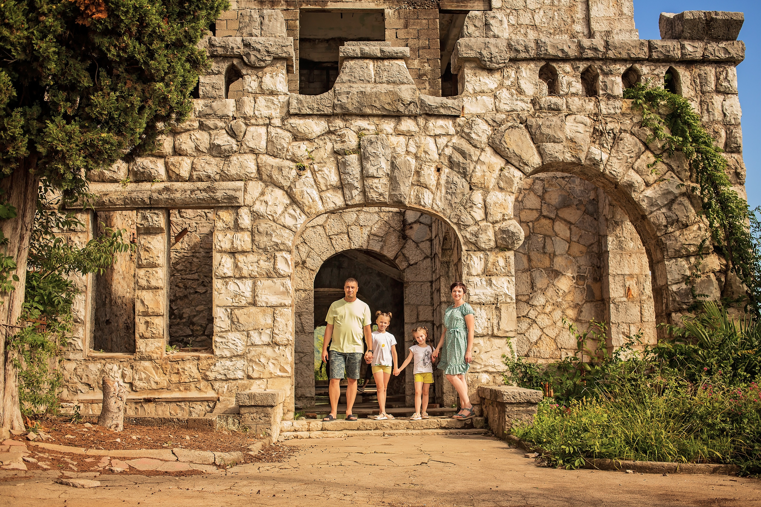 Замок принца Ольденбургского. Свадебный и семейный фотограф в Абхазии Эля Цишба