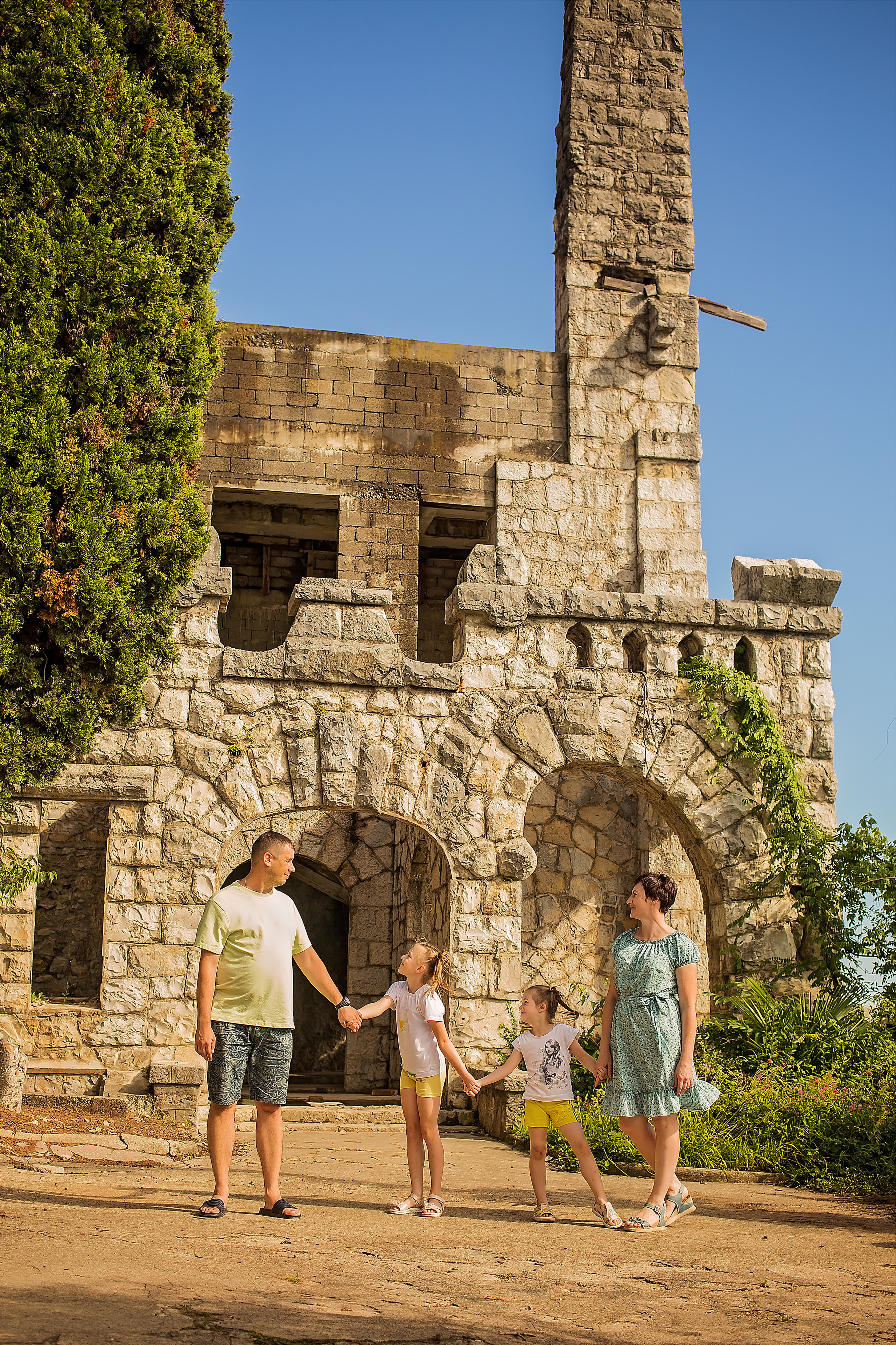 Замок принца Ольденбургского. Свадебный и семейный фотограф в Абхазии Эля Цишба