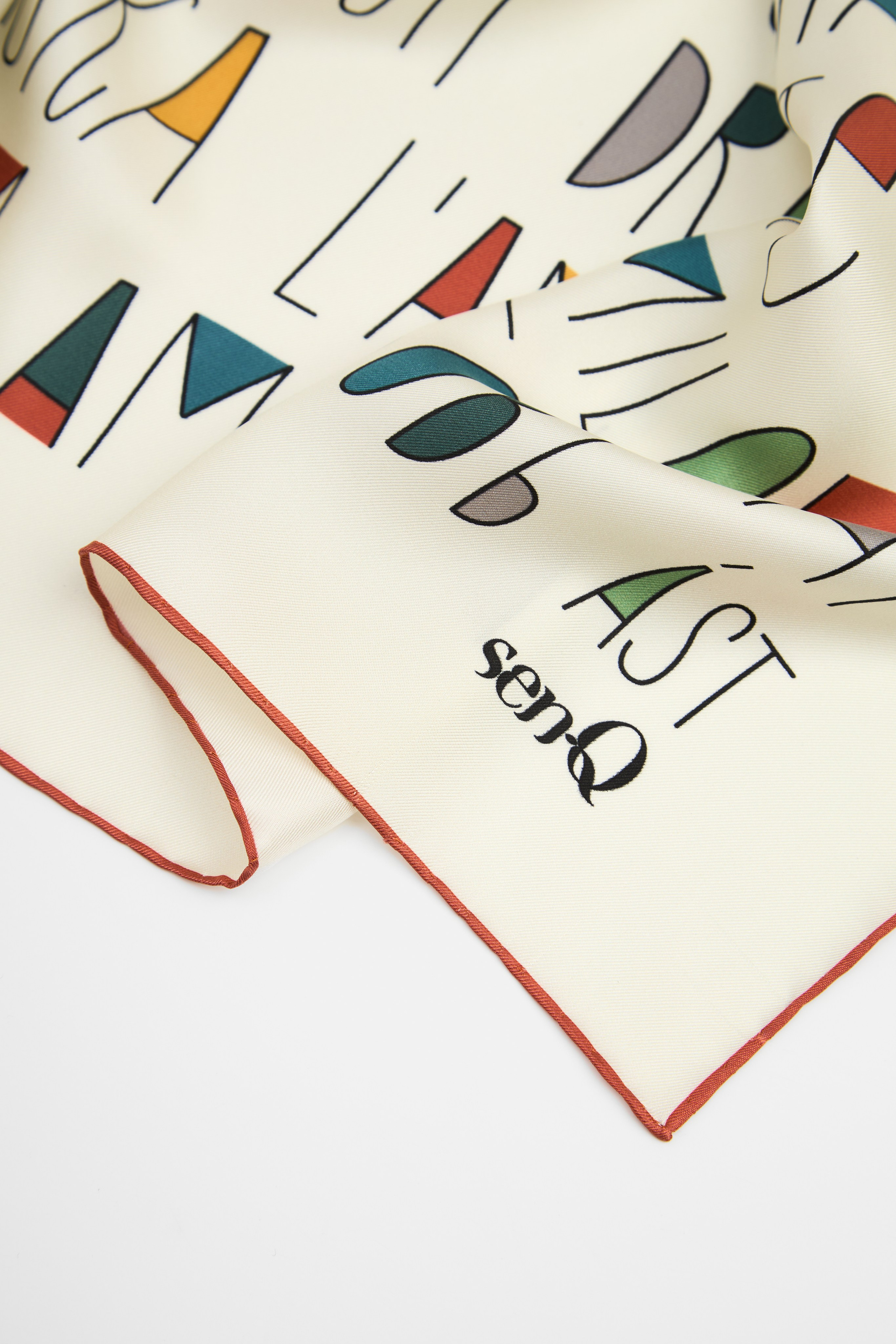 Головные уборы. Предметная фотосъемка в Алматы. Предметный фотограф для маркетплейстов Артур Ахмадиев