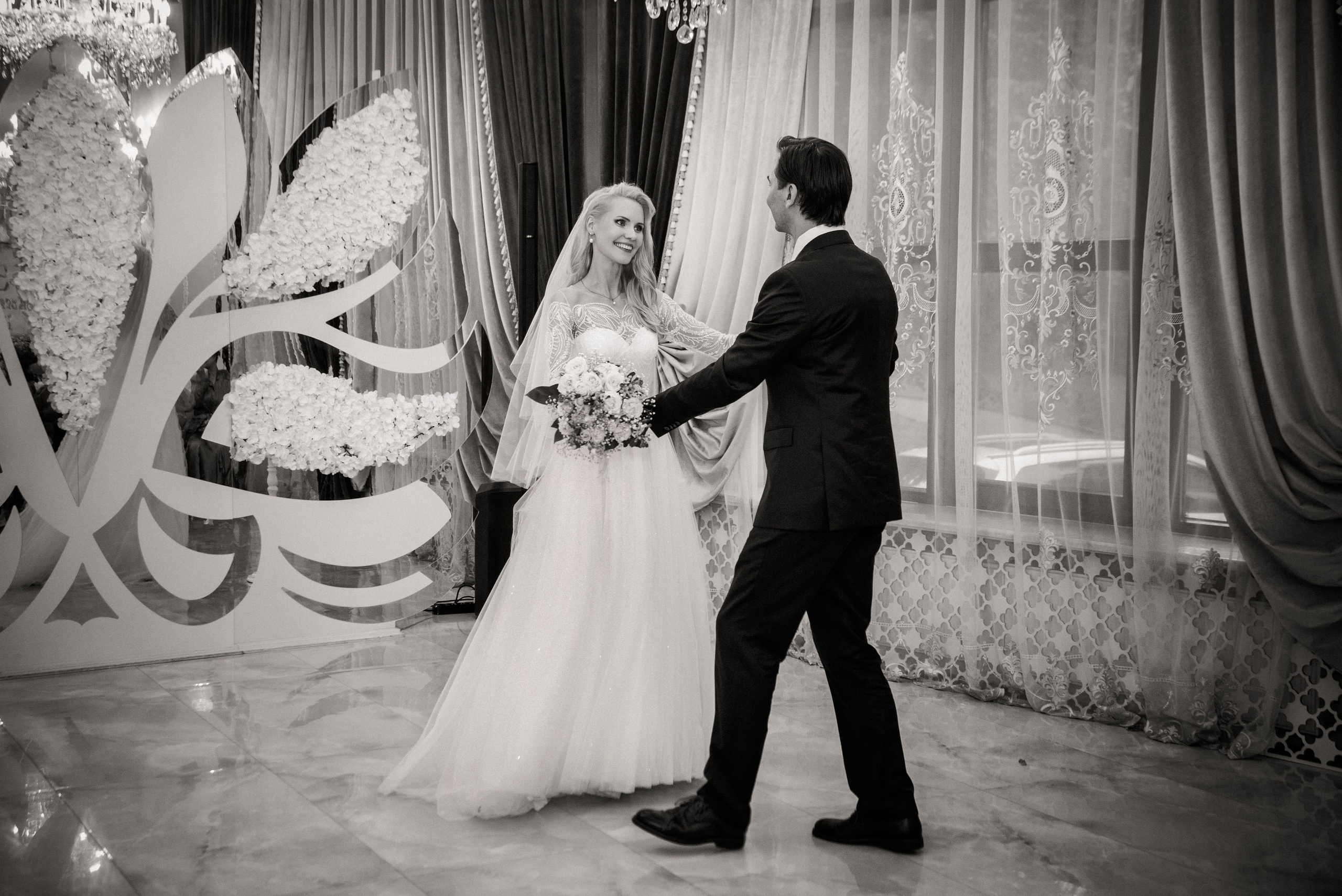 Свадебная фотосессия на ВДНХ. Свадебный и семейный фотограф в Москве и Подмосковье Лариса Козлова