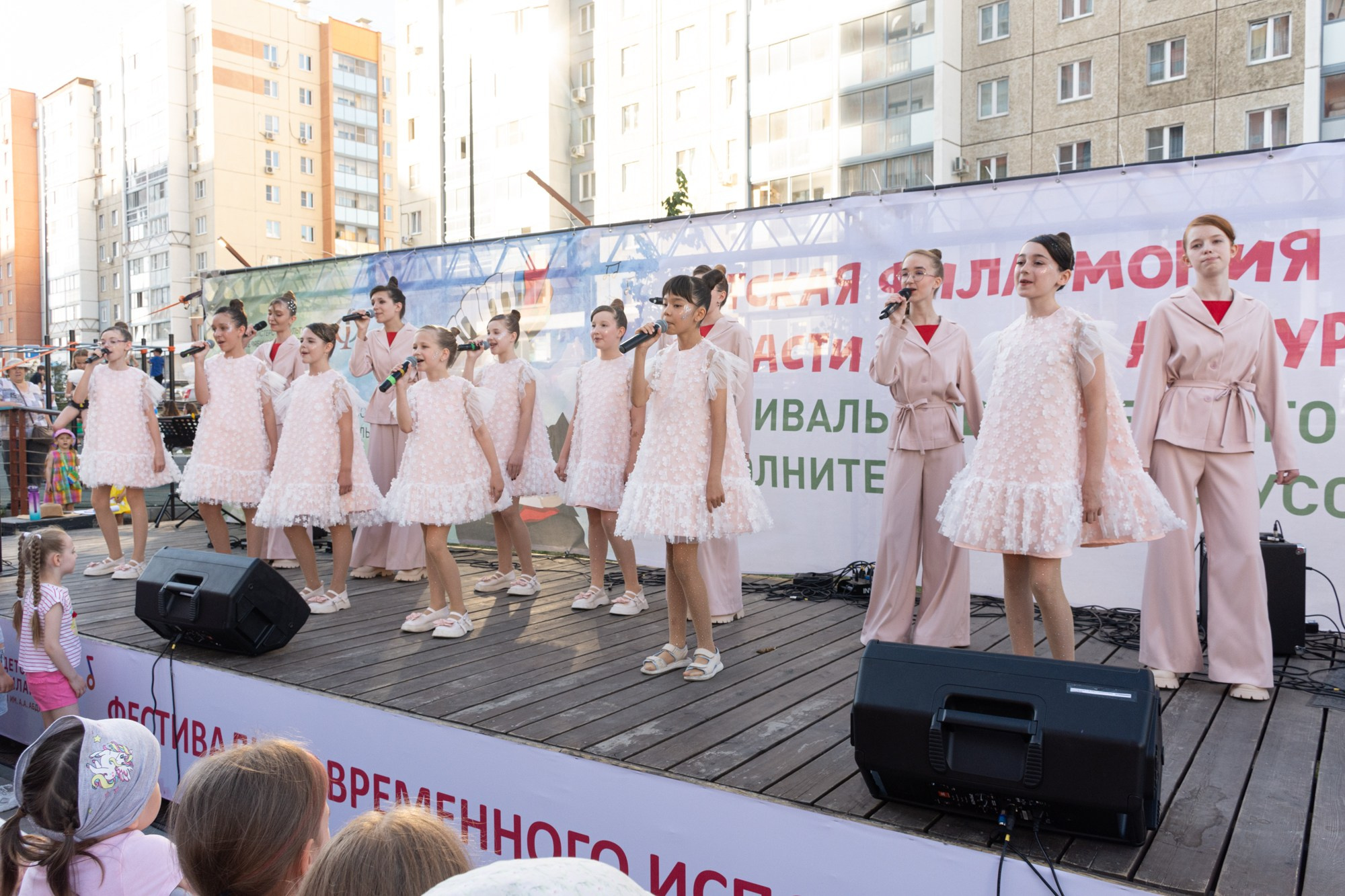 Фестиваль современного исполнительского искусства (Сквер Академ Риверсайд). Фотограф Максим Буряк