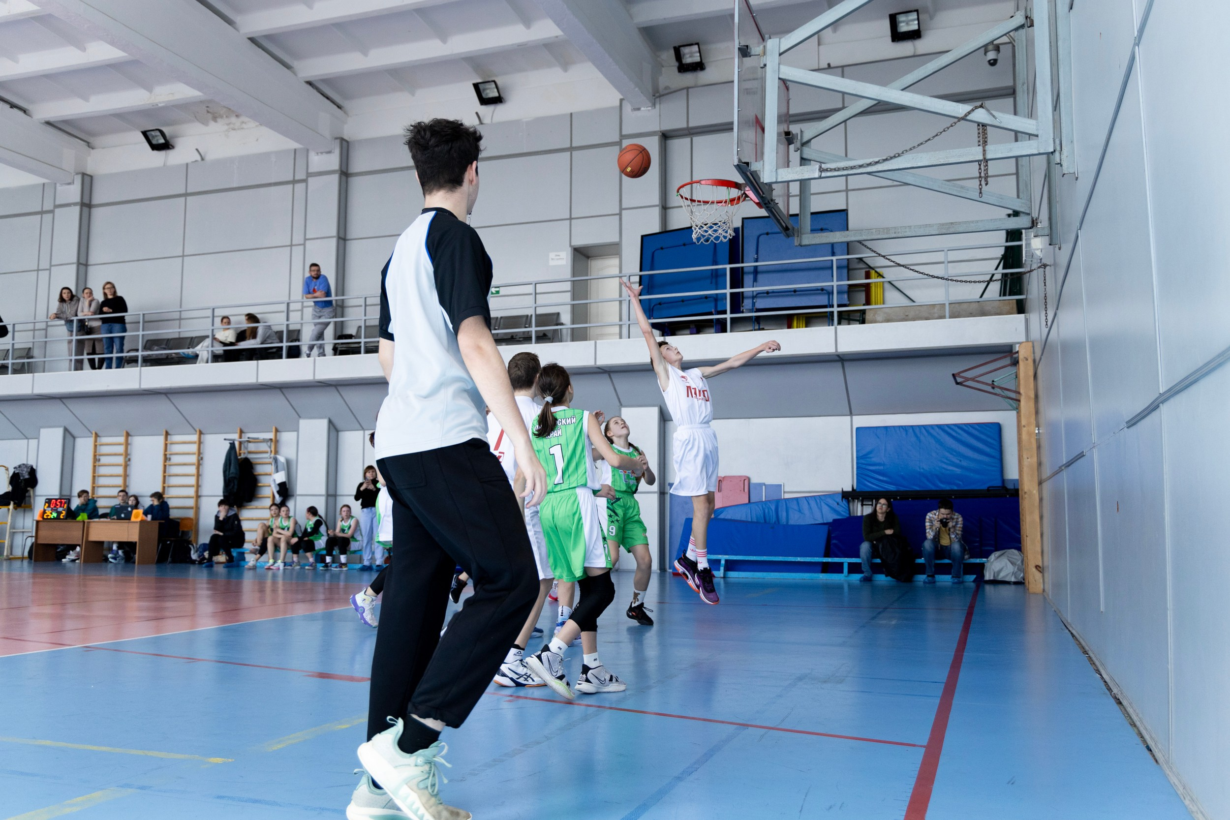 Соревнования по баскетболу среди школьников. Репортажный и портретный фотограф в Владивостоке