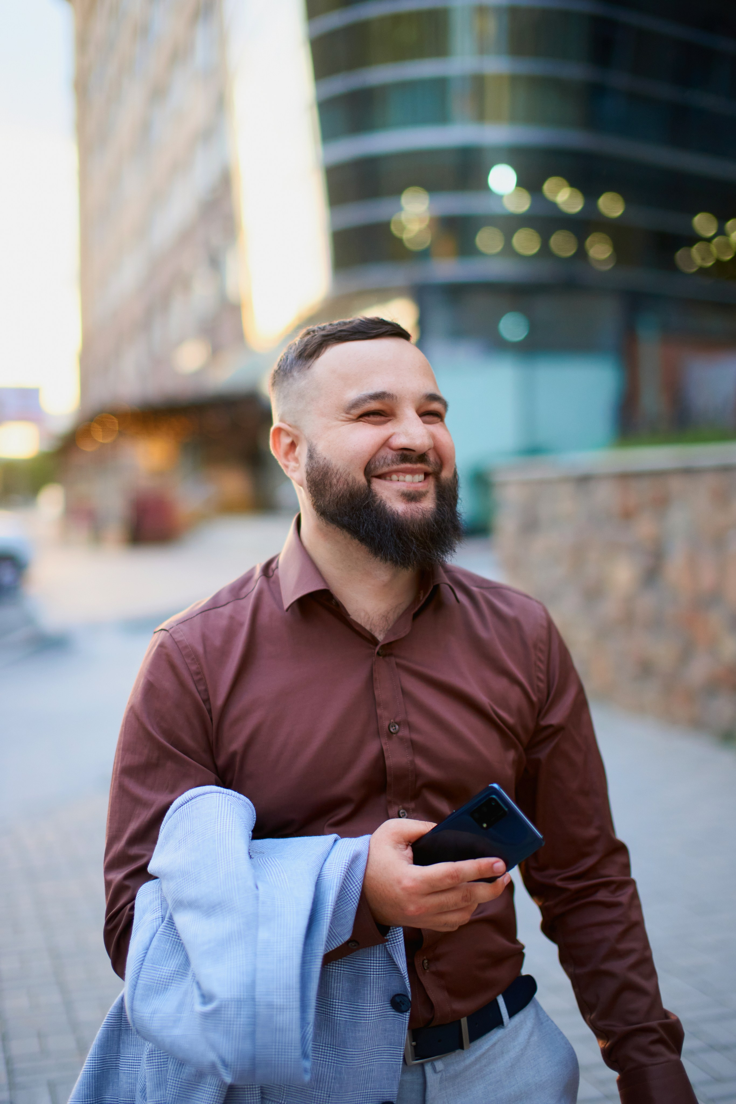 Мужская портретная фотосессия для Артема на улице. Репортажный и женский фотограф в Новосибирске
