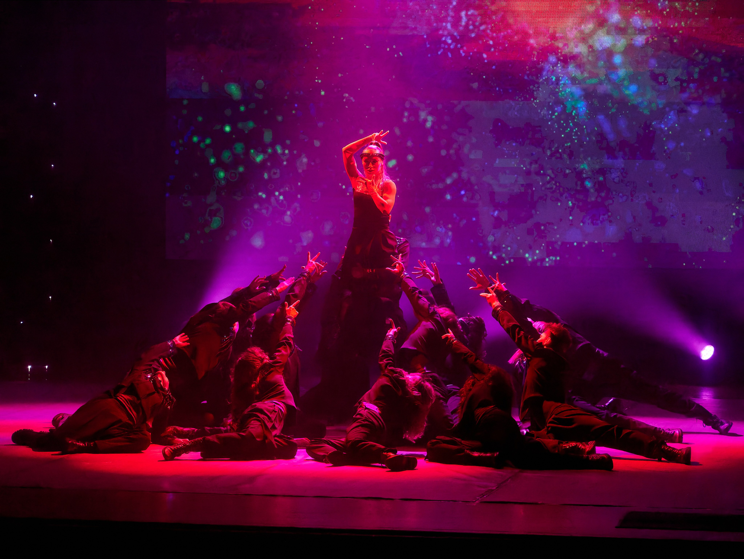 TODES-это уникальный танцевальный мир, вселенная Аллы Духовой!. Семейный и детский фотограф в Междуреченск Олег Бамбульский