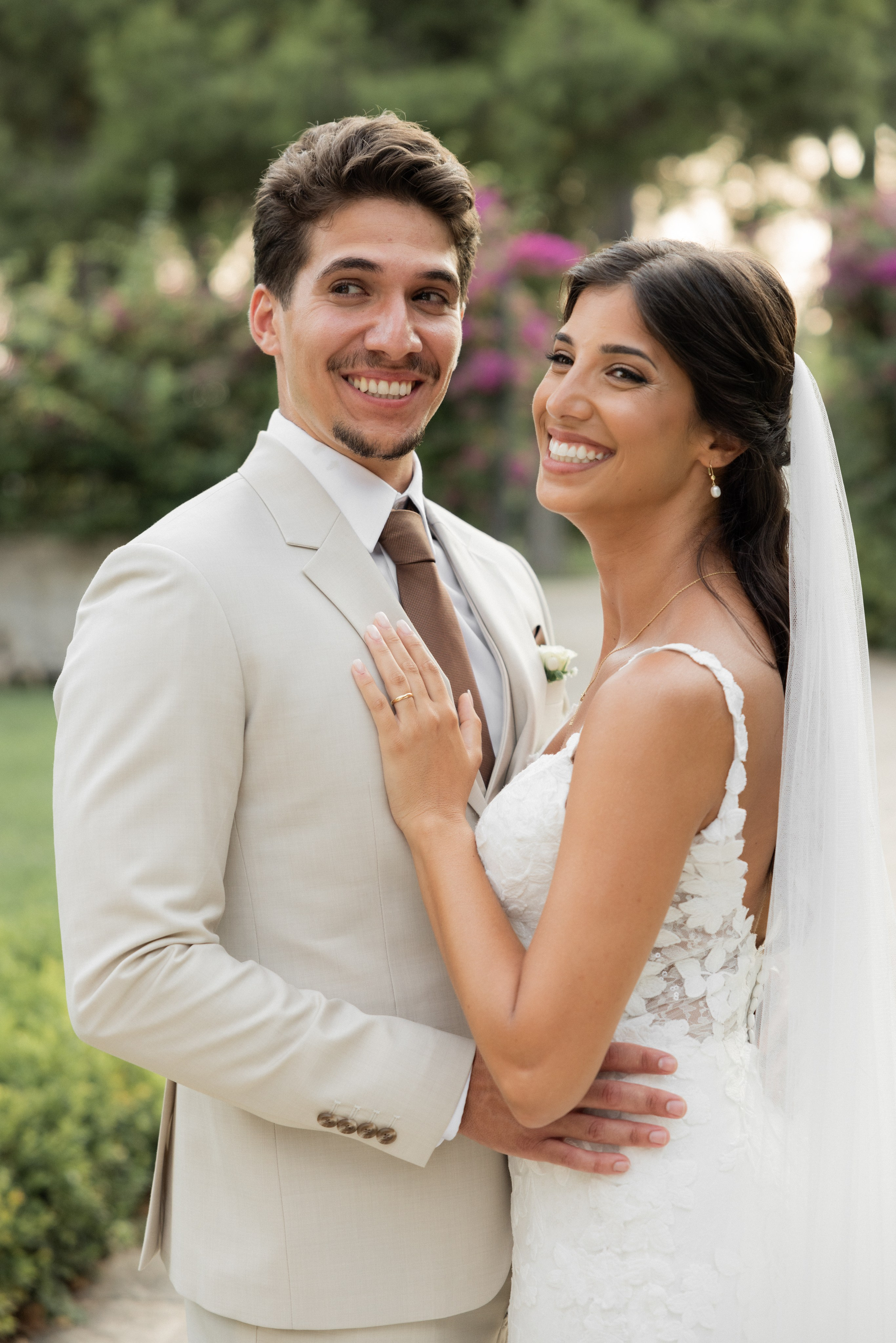 Romantic wedding portrait of the newlyweds in Lake Como