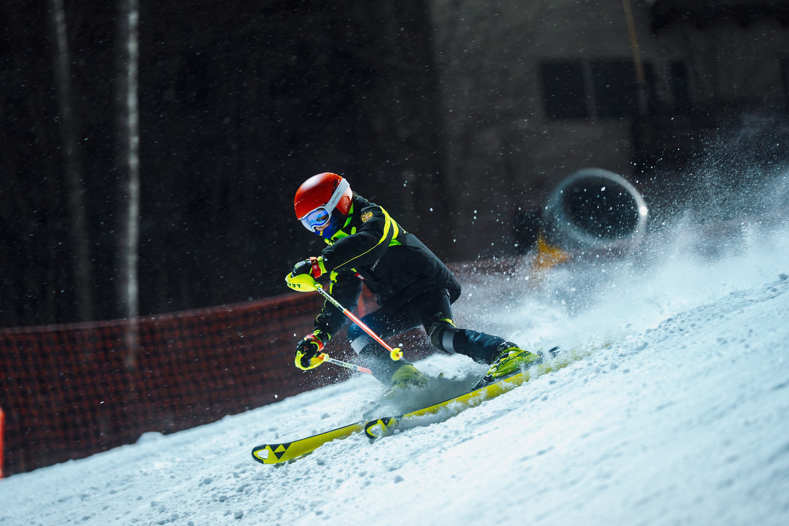 2025.12.25 | Горные лыжи. Тренировка. Шуколово, 5й склон. Фотограф Студитский Евгений