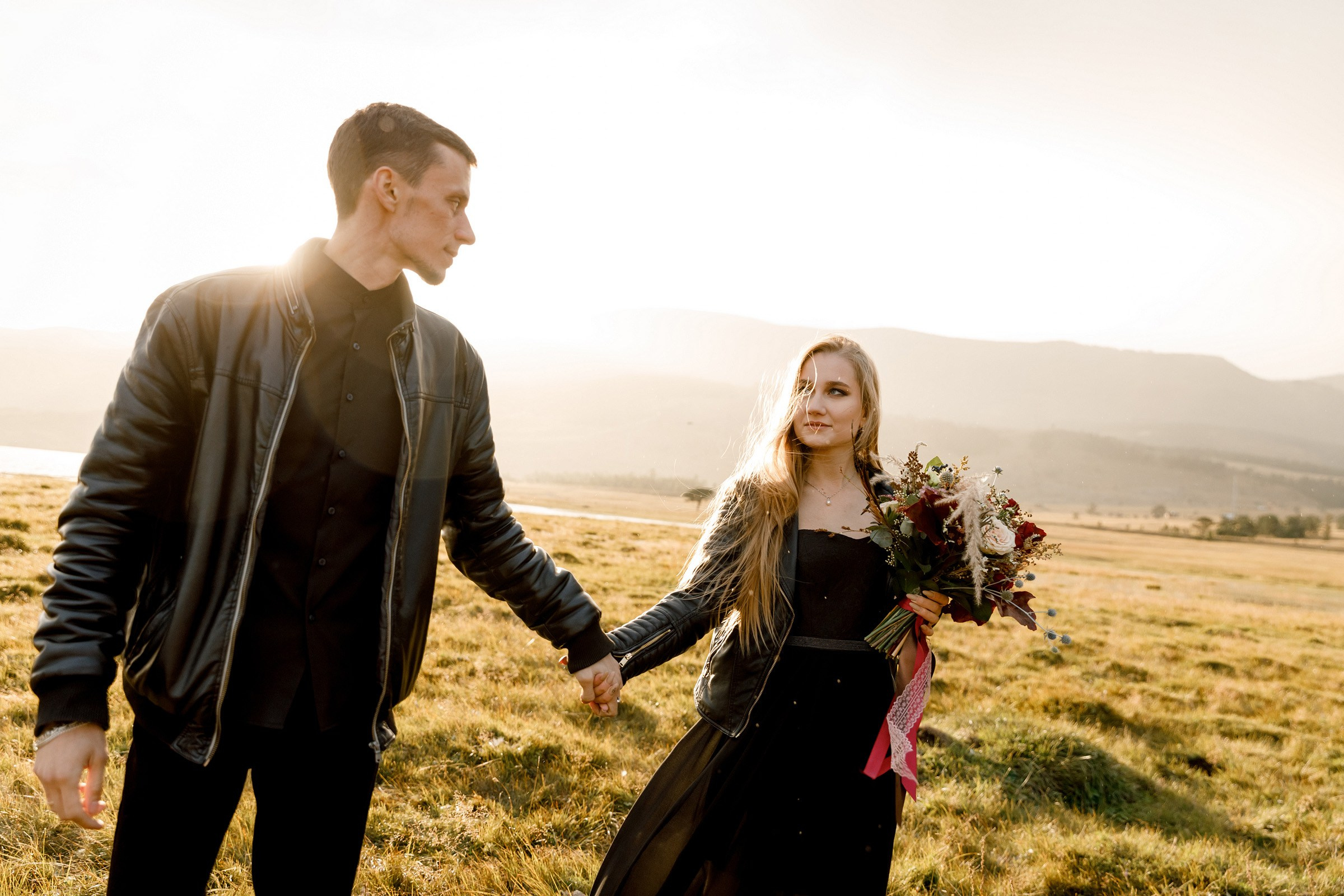 Полина и Женя. Лес, кожанки и 2 дня кайфа. Свадебный фотограф в Иркутске Сапаров Александр