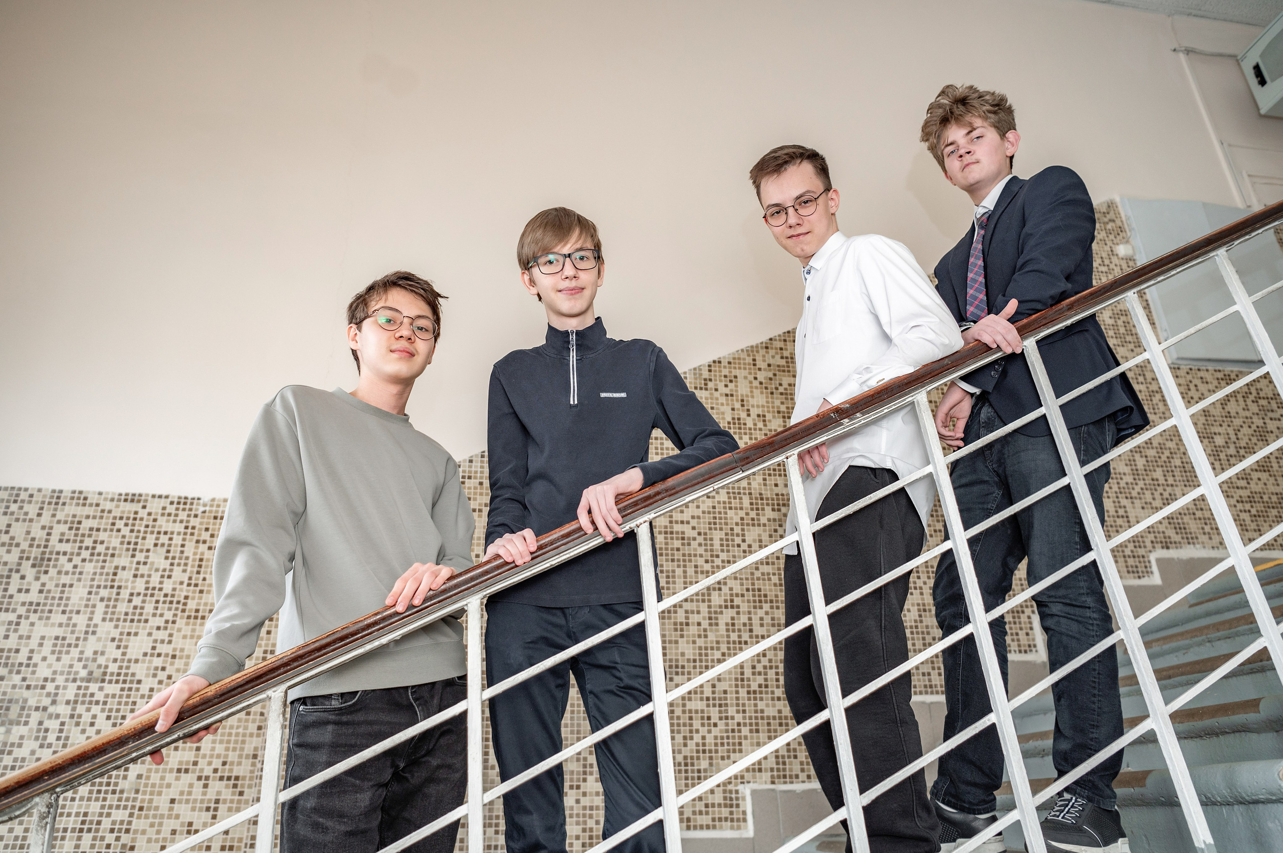 Фотосессия в классе и на территории школы. 9-М класс Школа 1568. Детский и семейный фотограф г. Москва Оксана Катаджи