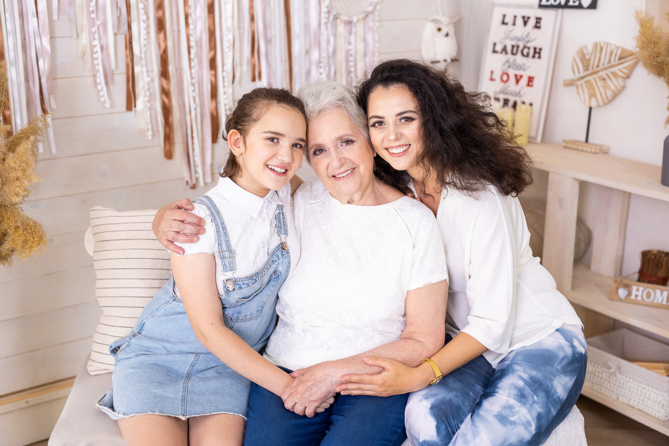 Семейная фотосессия в студии. Свадебный и семейный фотограф в Алматы Алексей Балышев