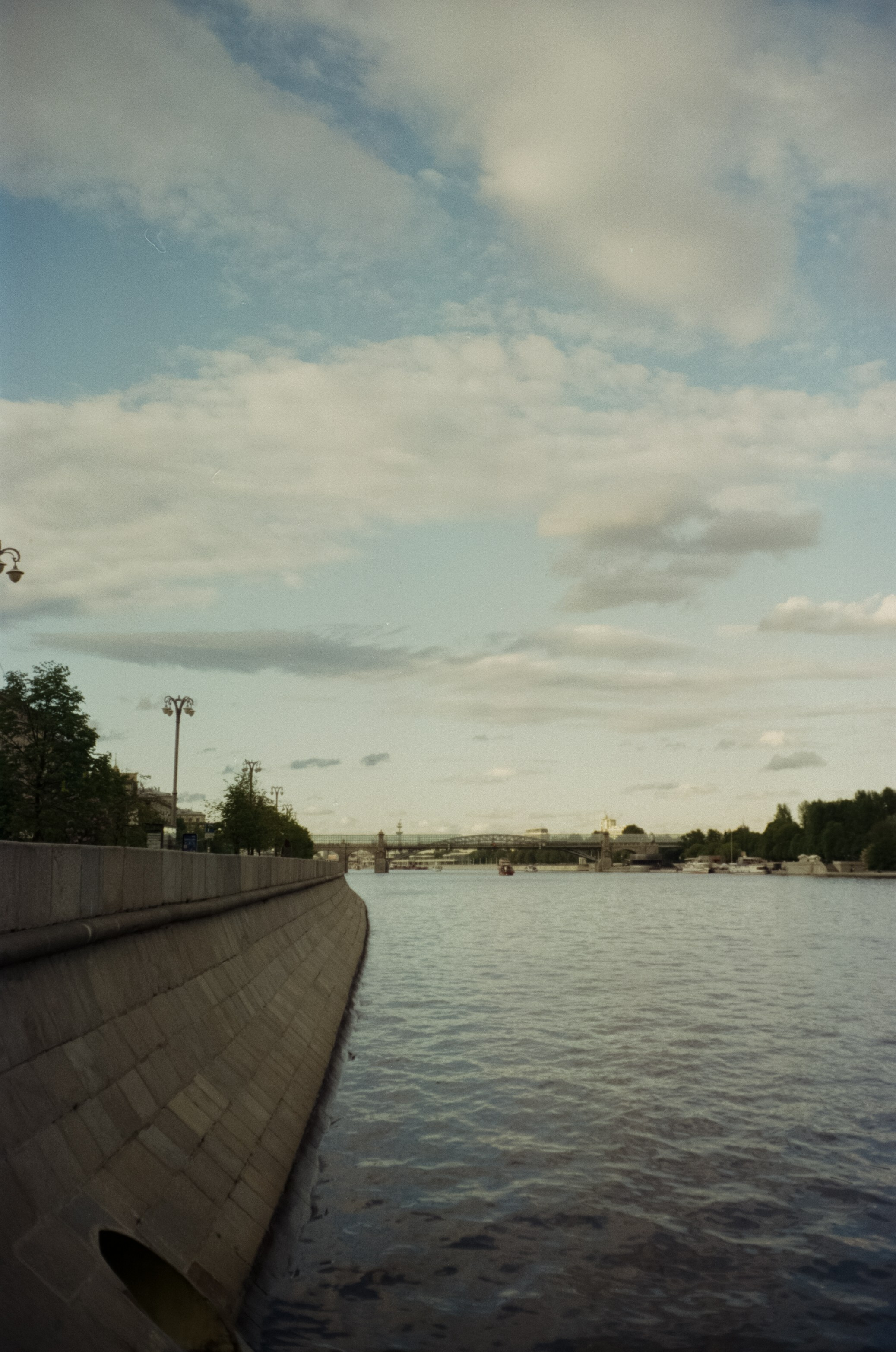 Ricoh FF-1 gray | Perspekriva expired Vision 200D | Фрунзенская набержная 5 мая 2025 года