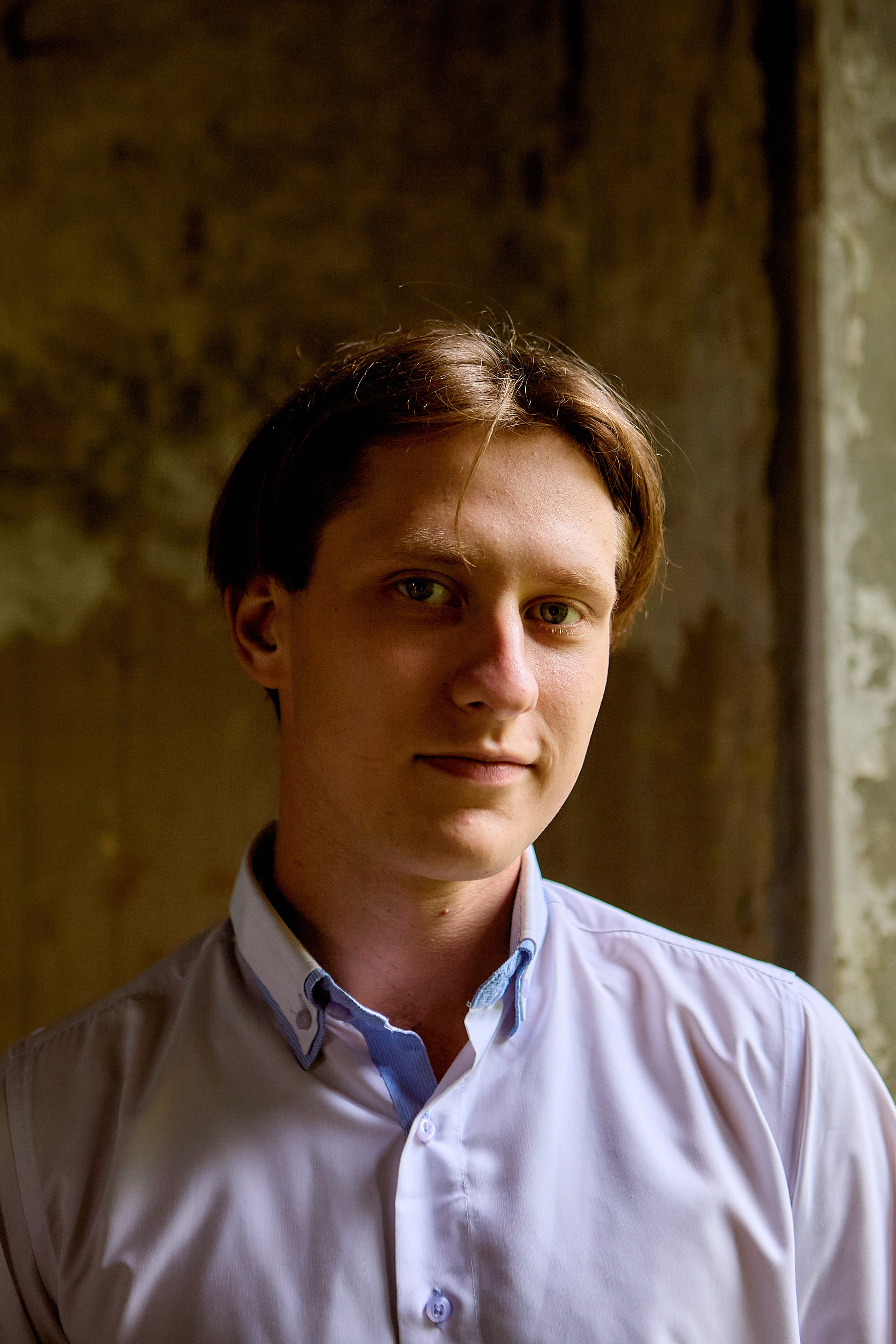 Портрет в заброшенном здании Дзержинск автор фото православный фотограф Николай Голованов