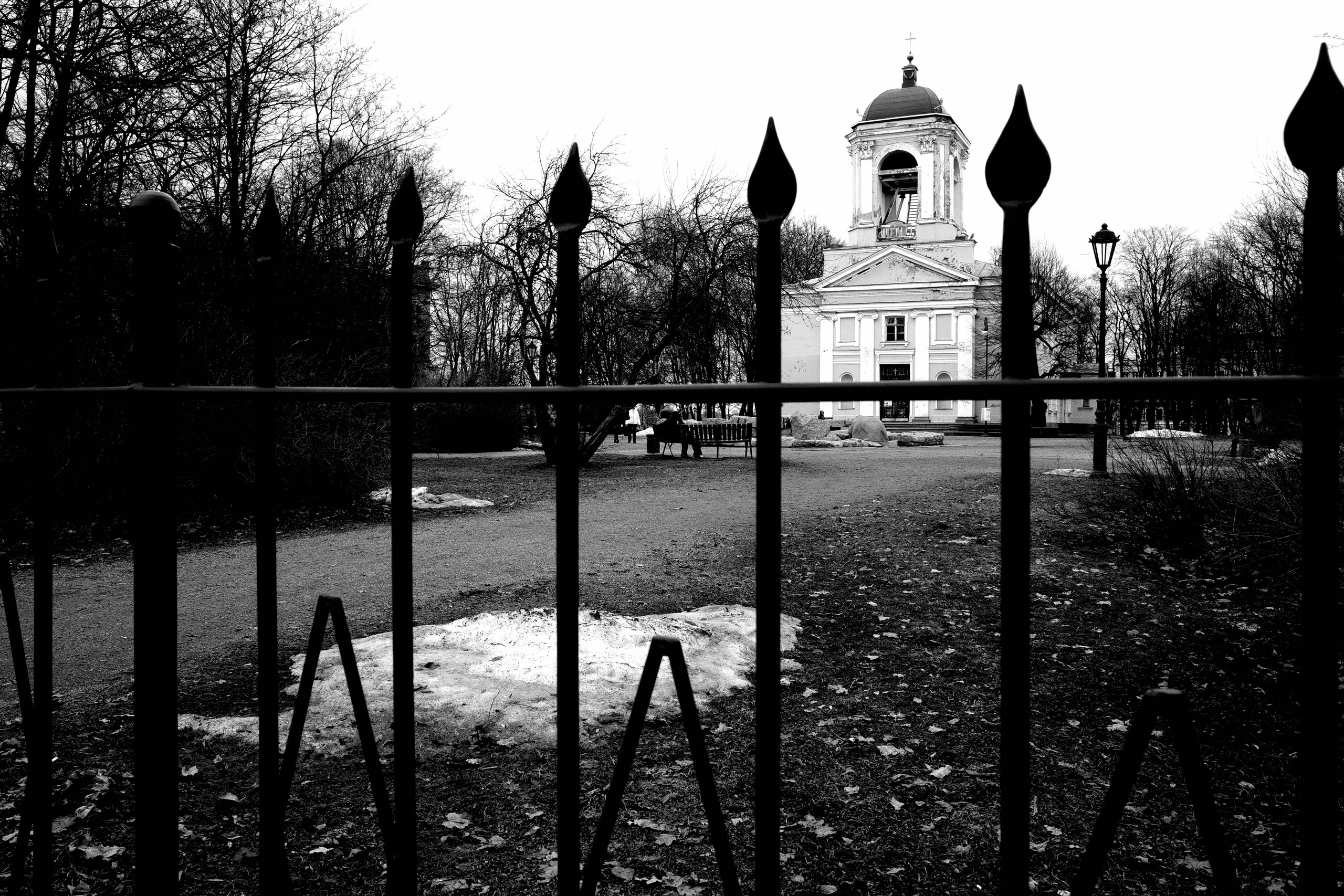 Церковь за забором в Выборге