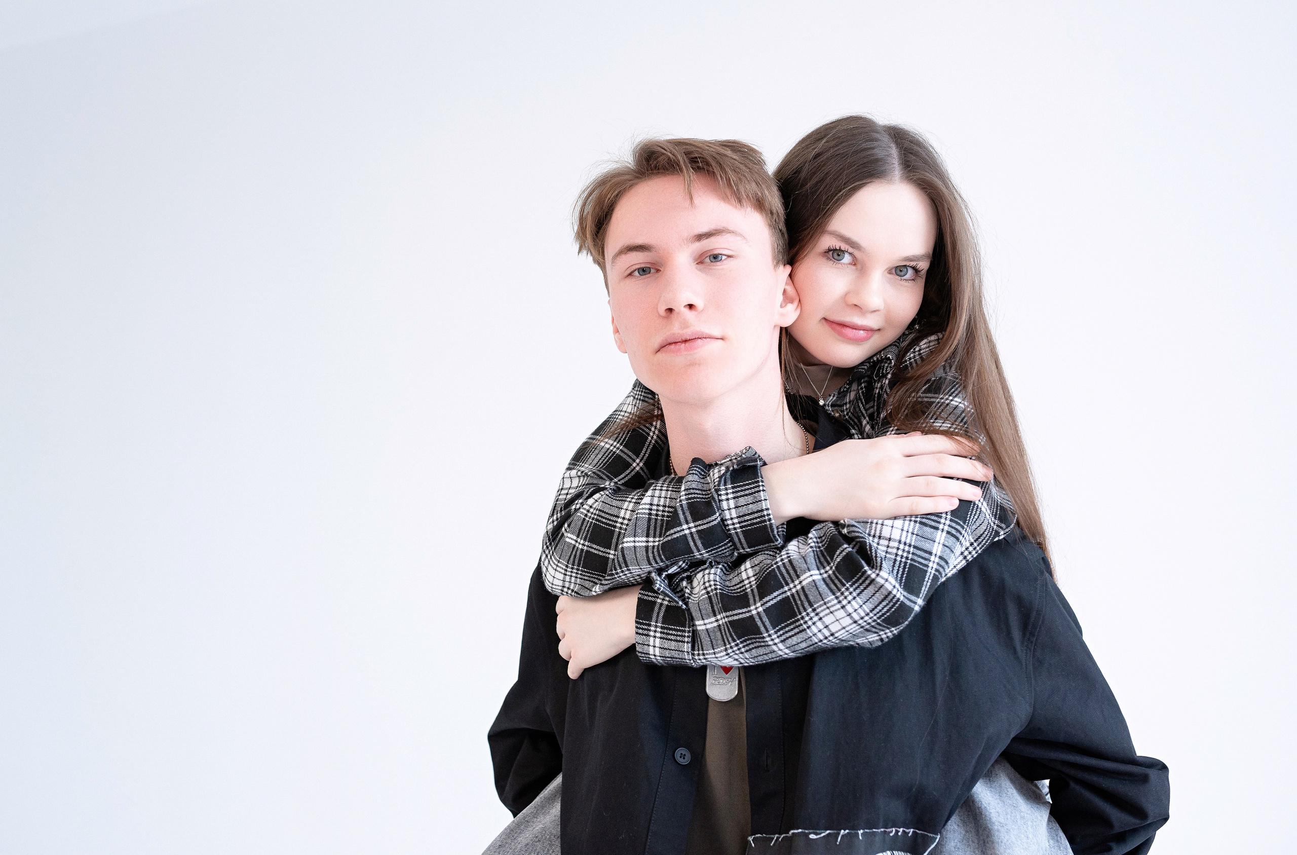 Школьная фотосессия 11 класса 24 школы для выпускной фотокниги