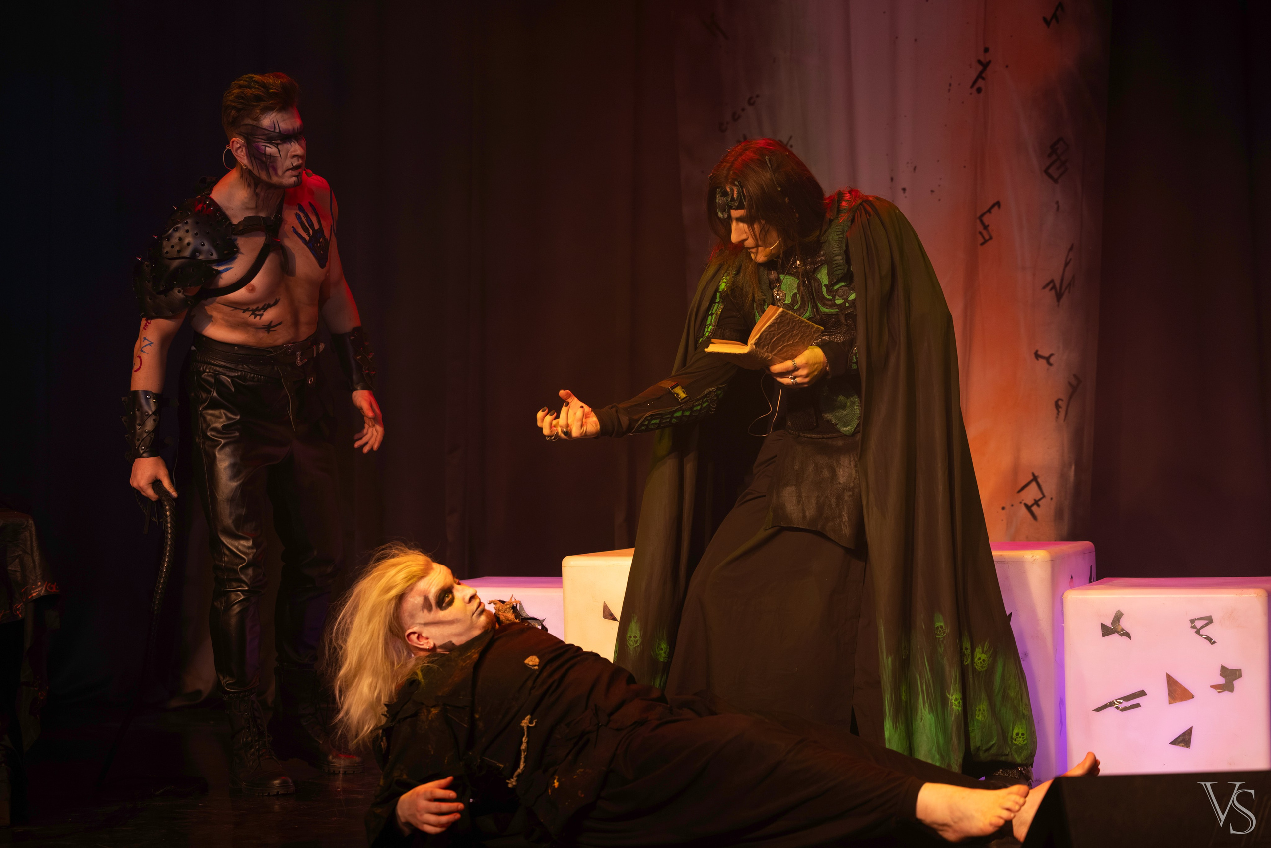 Книга стихий 25.01. Фотограф Виктор Степанов