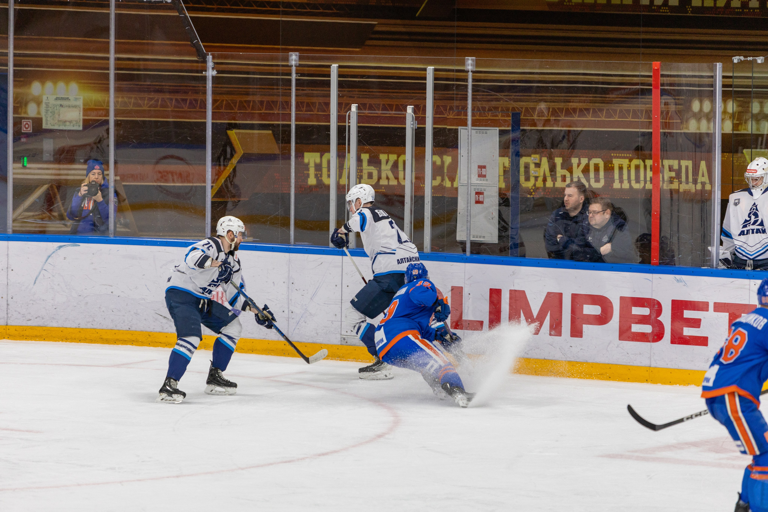 Хоккей СКА-Нева — Динамо-Алтай. Репортажный фотограф Санкт-Петербург | Роман Карбышев