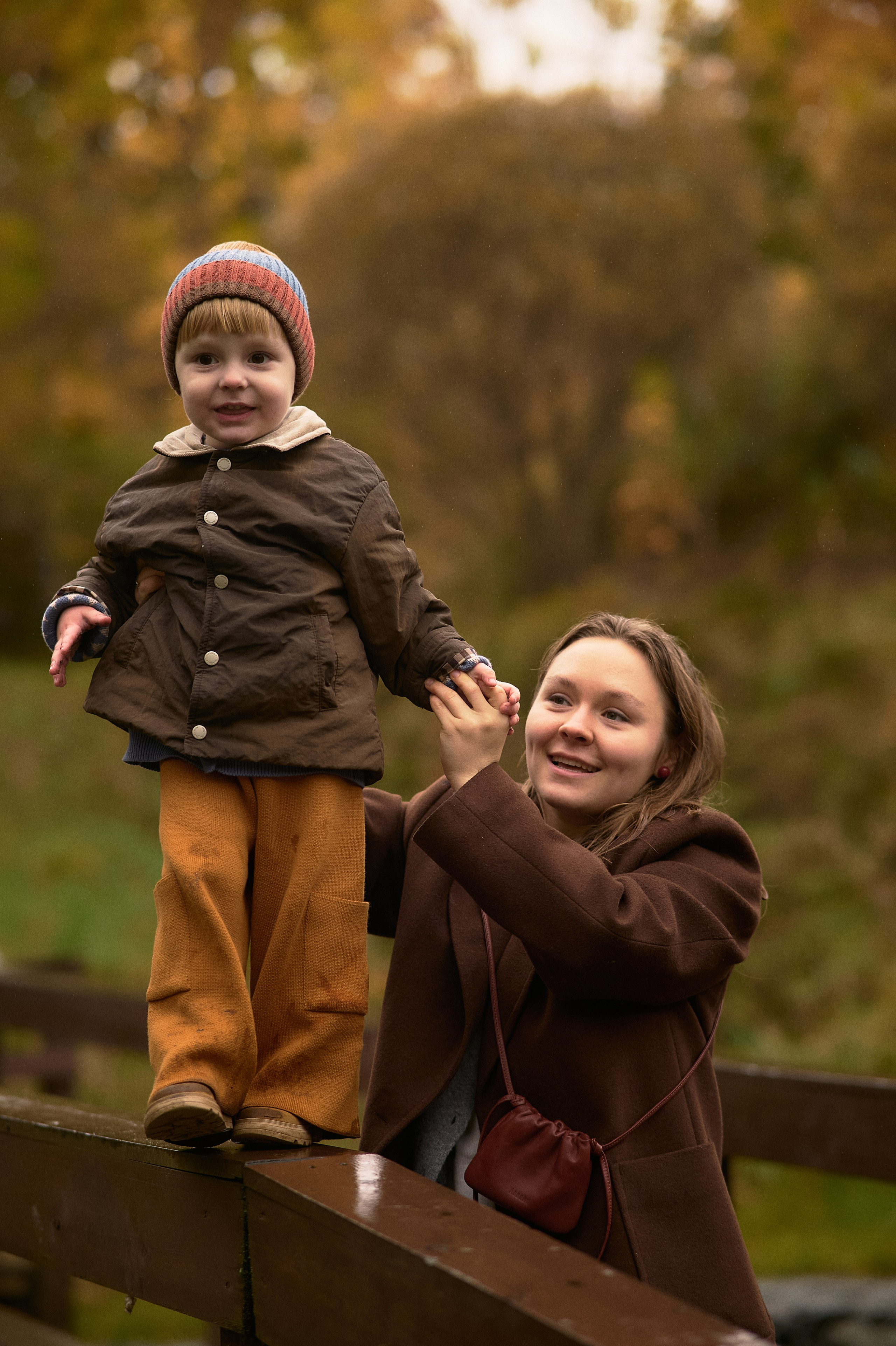 Света и Илюша под дождём. Семейный и свадебный lifestyle-фотограф в Москве Мария Петрова