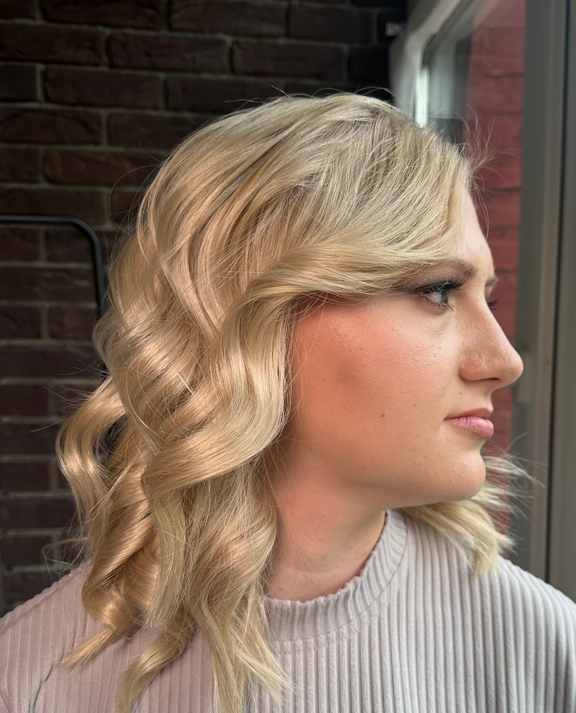 Образ (локоны/макияж). Визажист. Стилист по волосам в Москве. Анастасия Ворожейкина