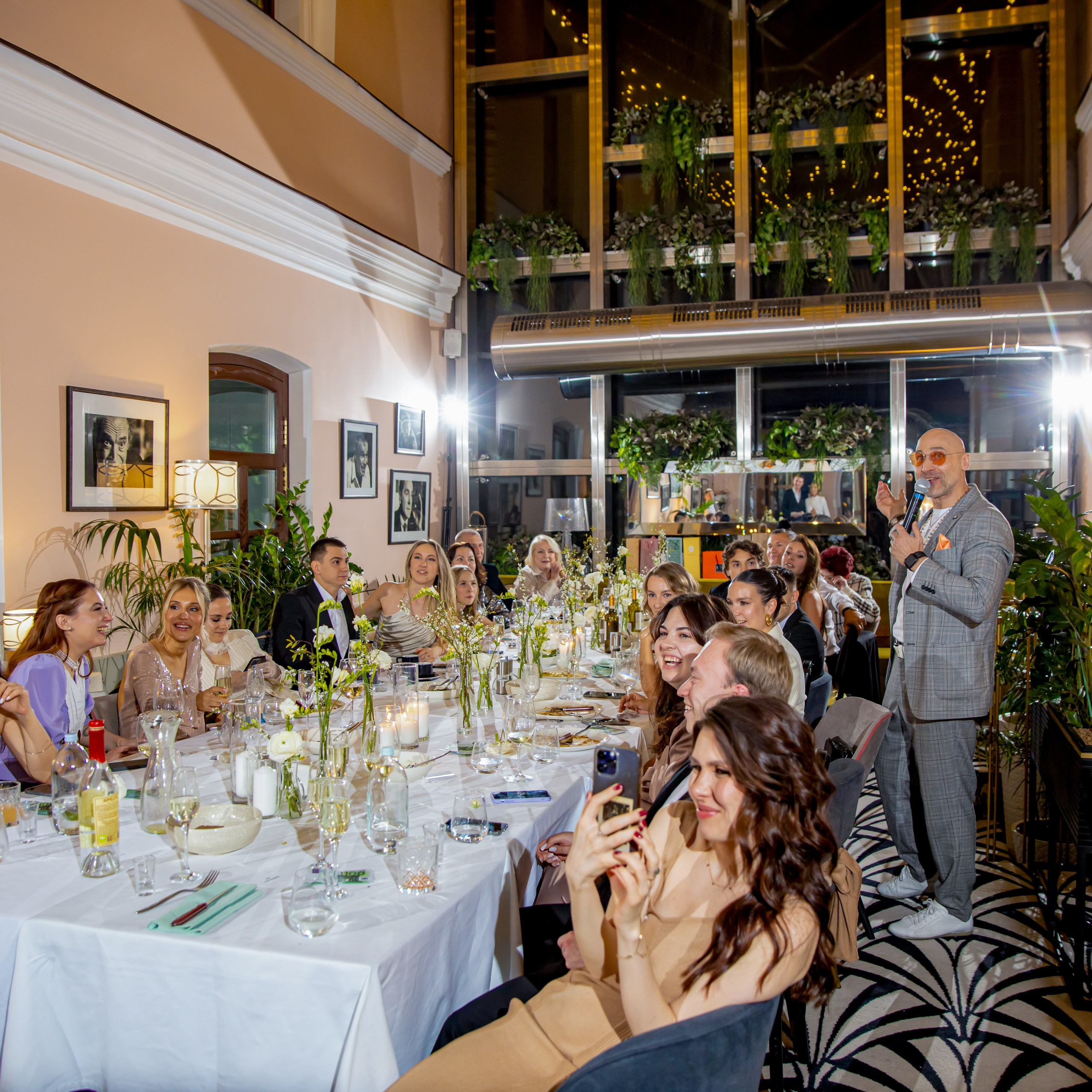 Ведущий на праздник в Москве / Денис Аганин