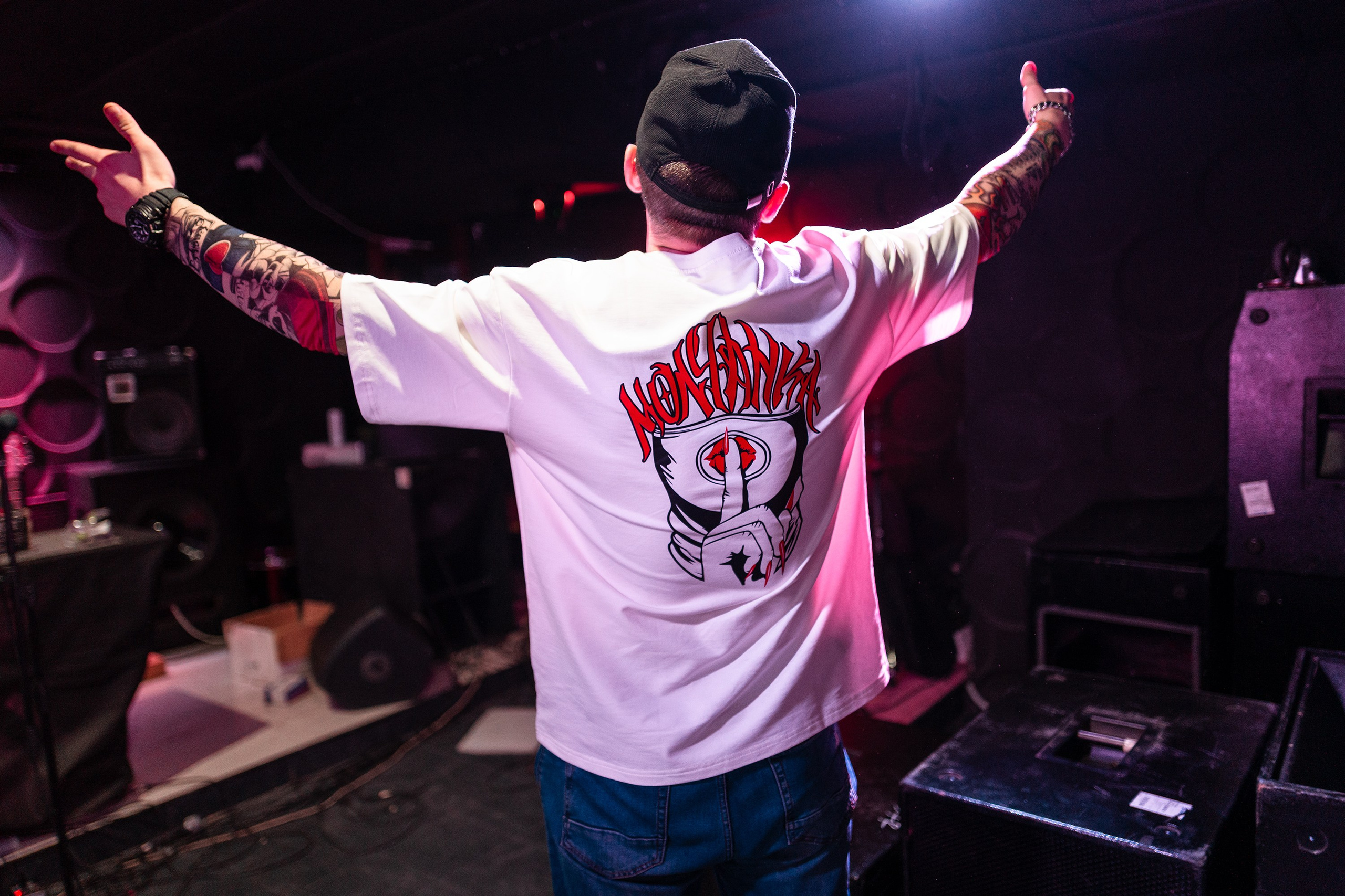 Реклама футболок «Молчанка». Фотограф Тюмень