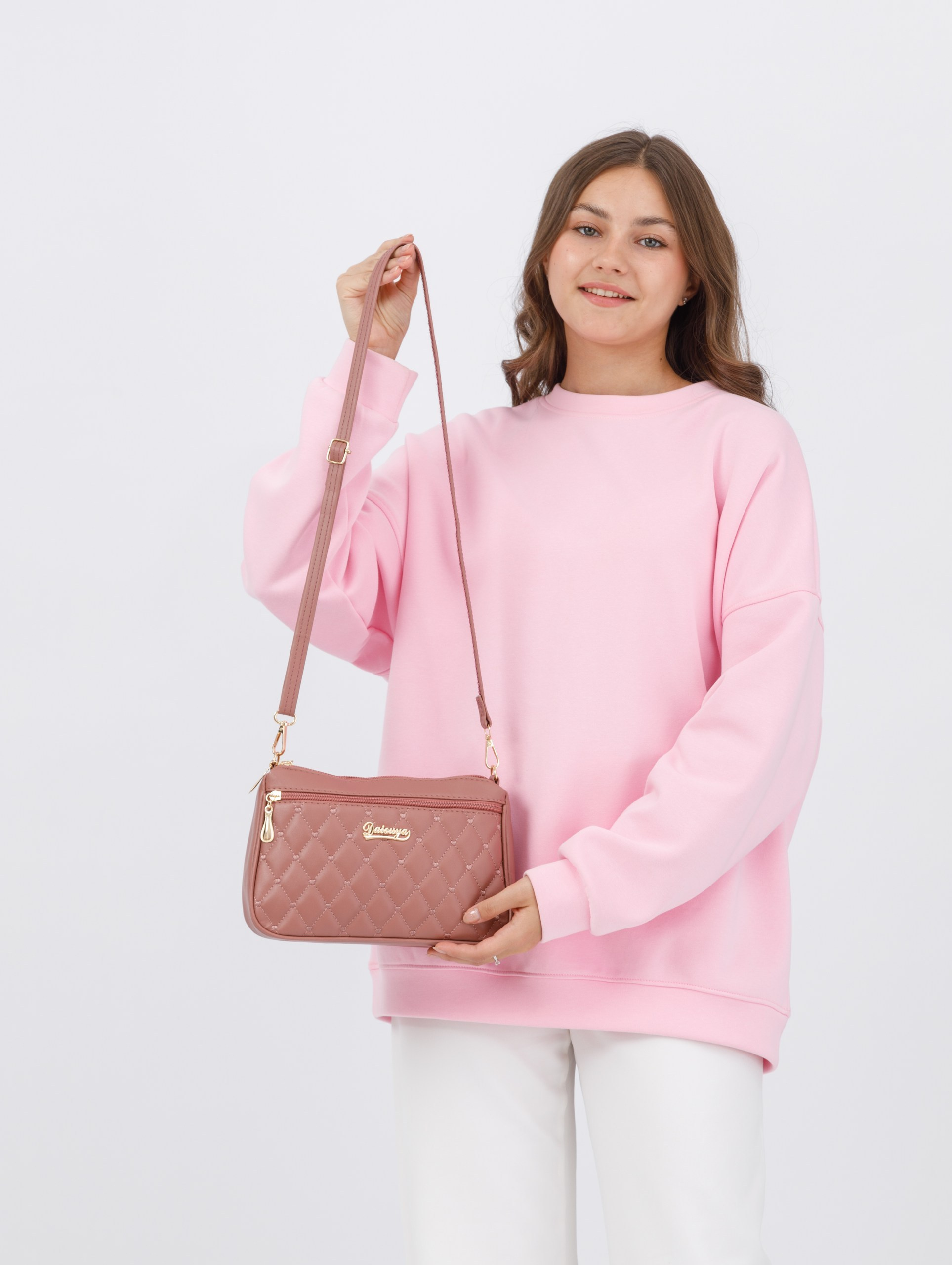 Съемка розовой и черной сумки для маркетплейса. Студия коммерческой съемки ХВОЯ