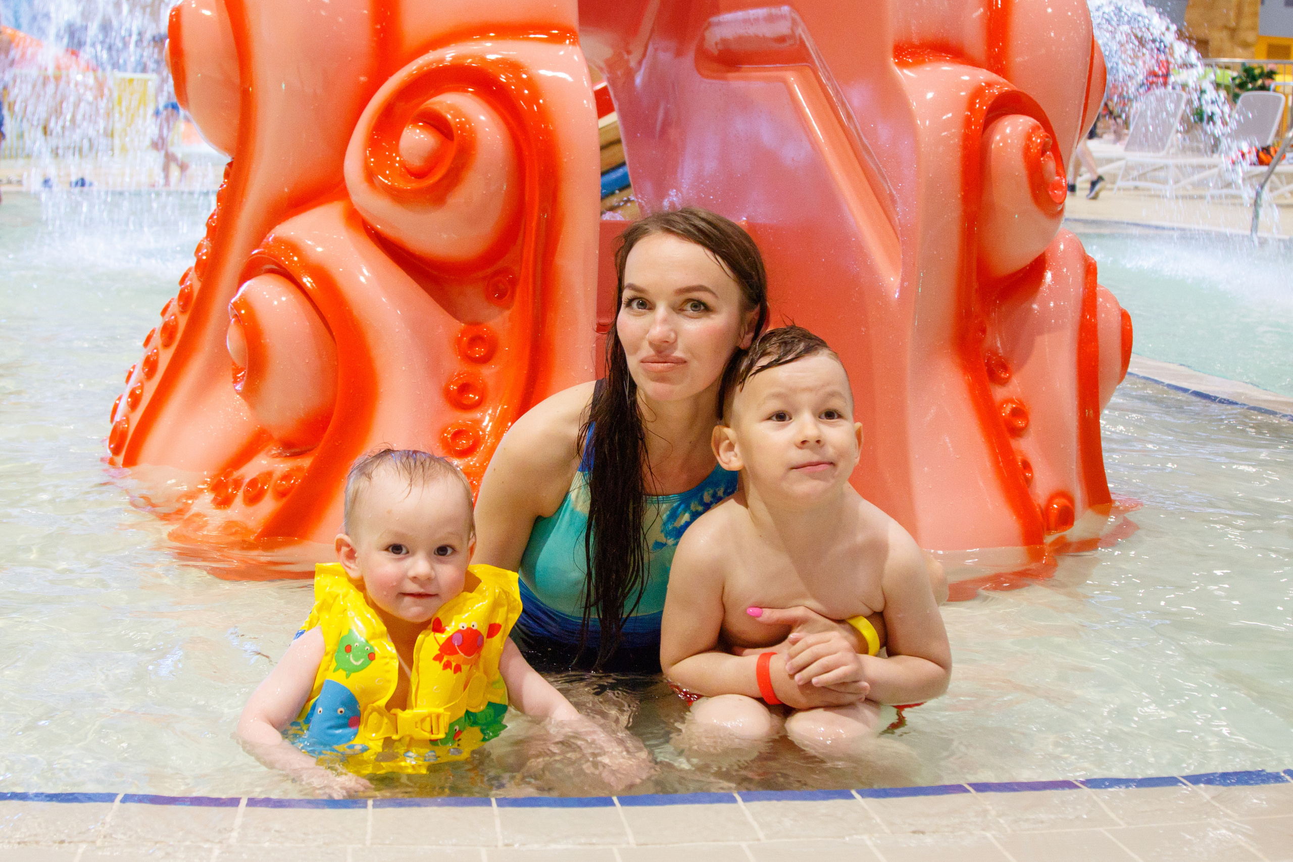 Съемки рекламы для аквапарка «ЛЕТОЛЕТО». Фотограф Авилова Дарья ● Тюмень● Съемка больших семей ●Архив поколений